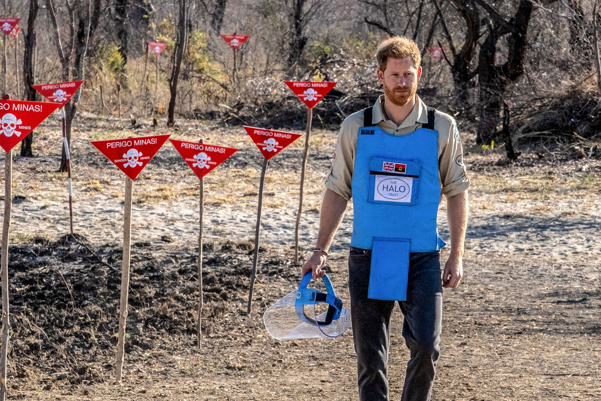 Prins Harry bezoekt in september 2019 een opgeruimd landmijnenveld bij Dirico, Angola. Hier is zijn