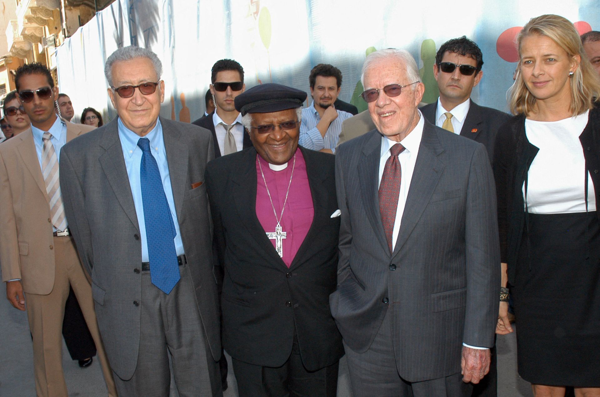 Een foto uit 2008. Desmond Tutu en prinses Mabel (uiterst rechts).