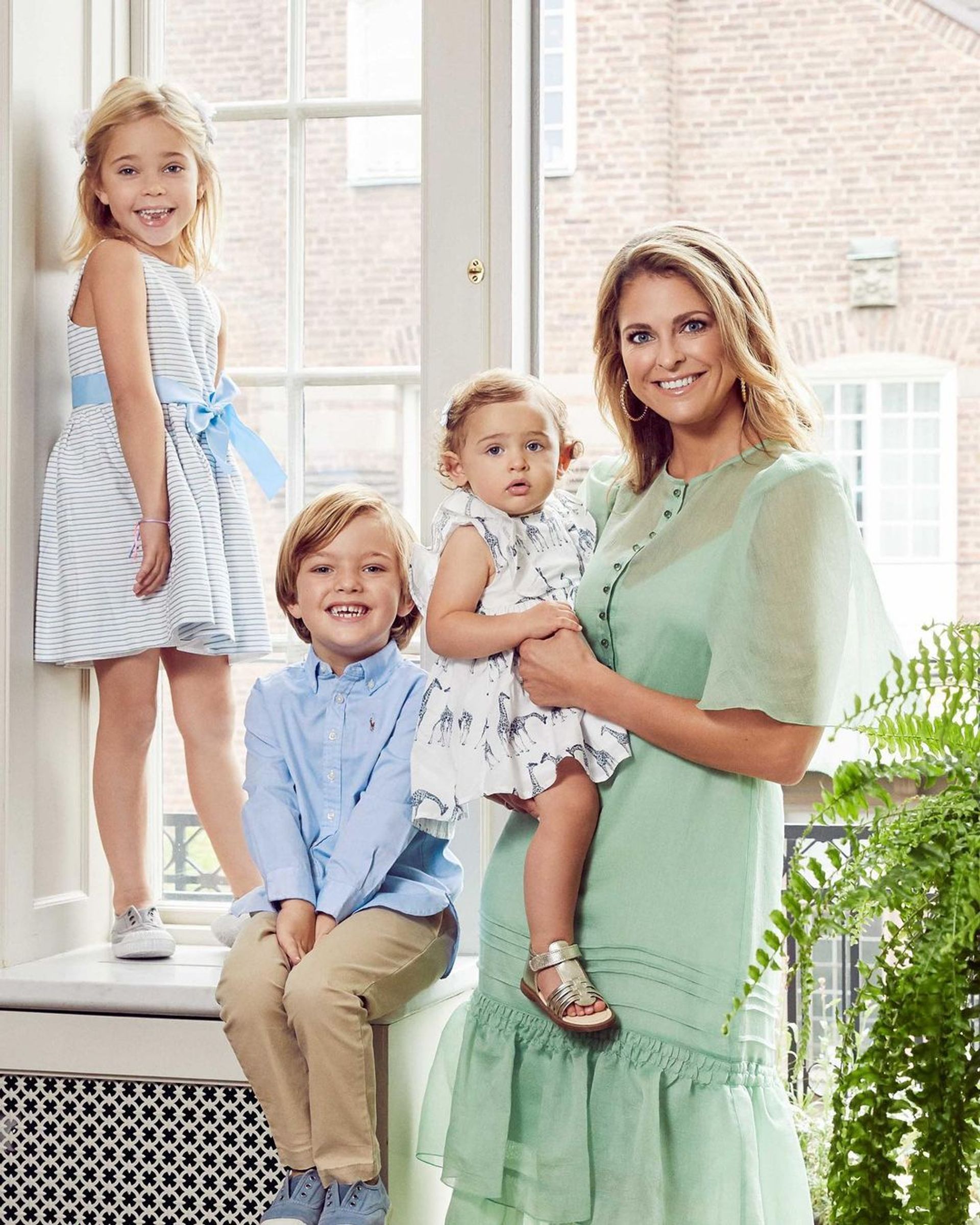 Prinses Madeleine deelde deze foto met haar kinderen in het najaar van 2019.