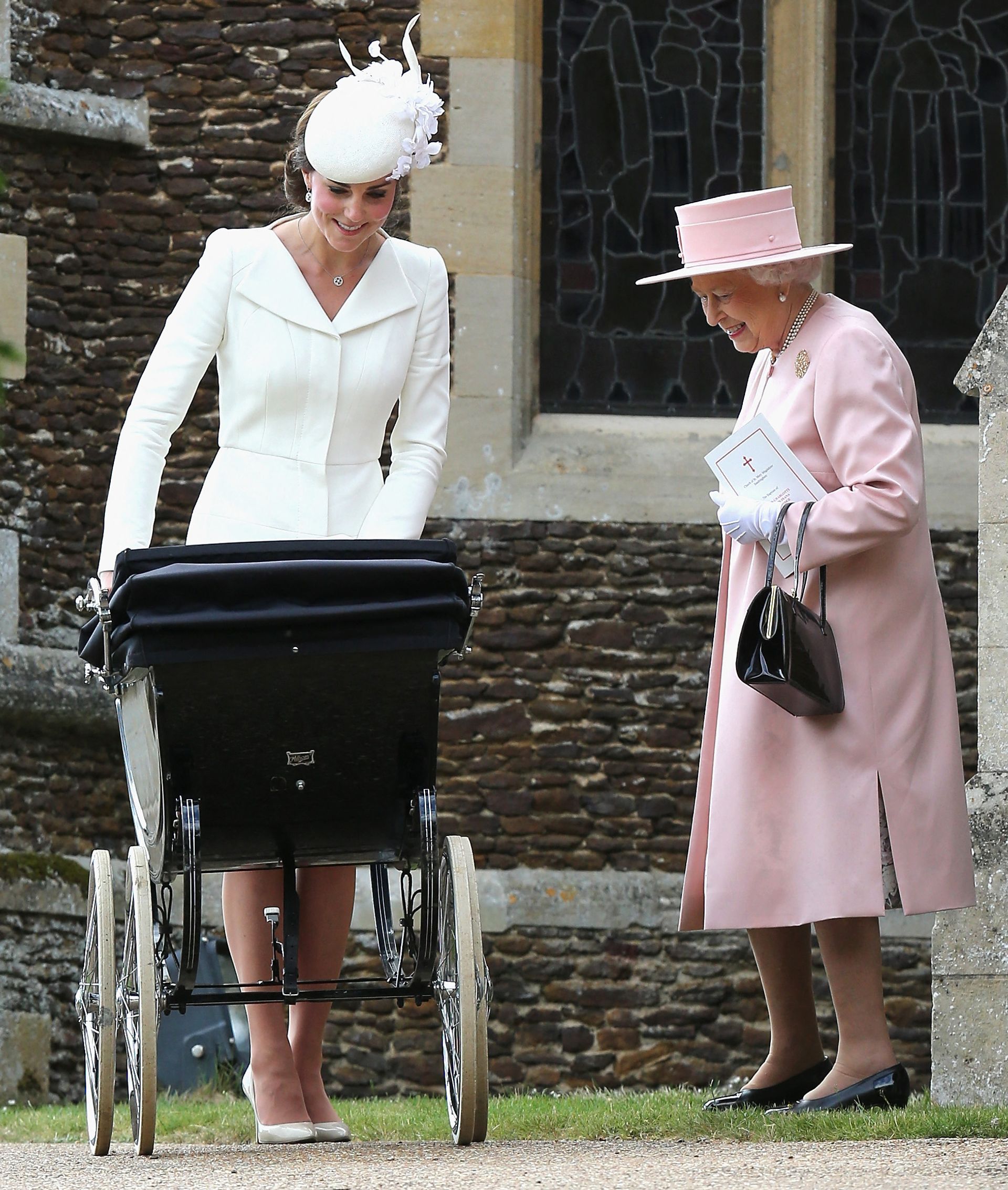 2015: een onderonsje tussen Catherine en koningin Elizabeth na de doop van prinses Charlotte.