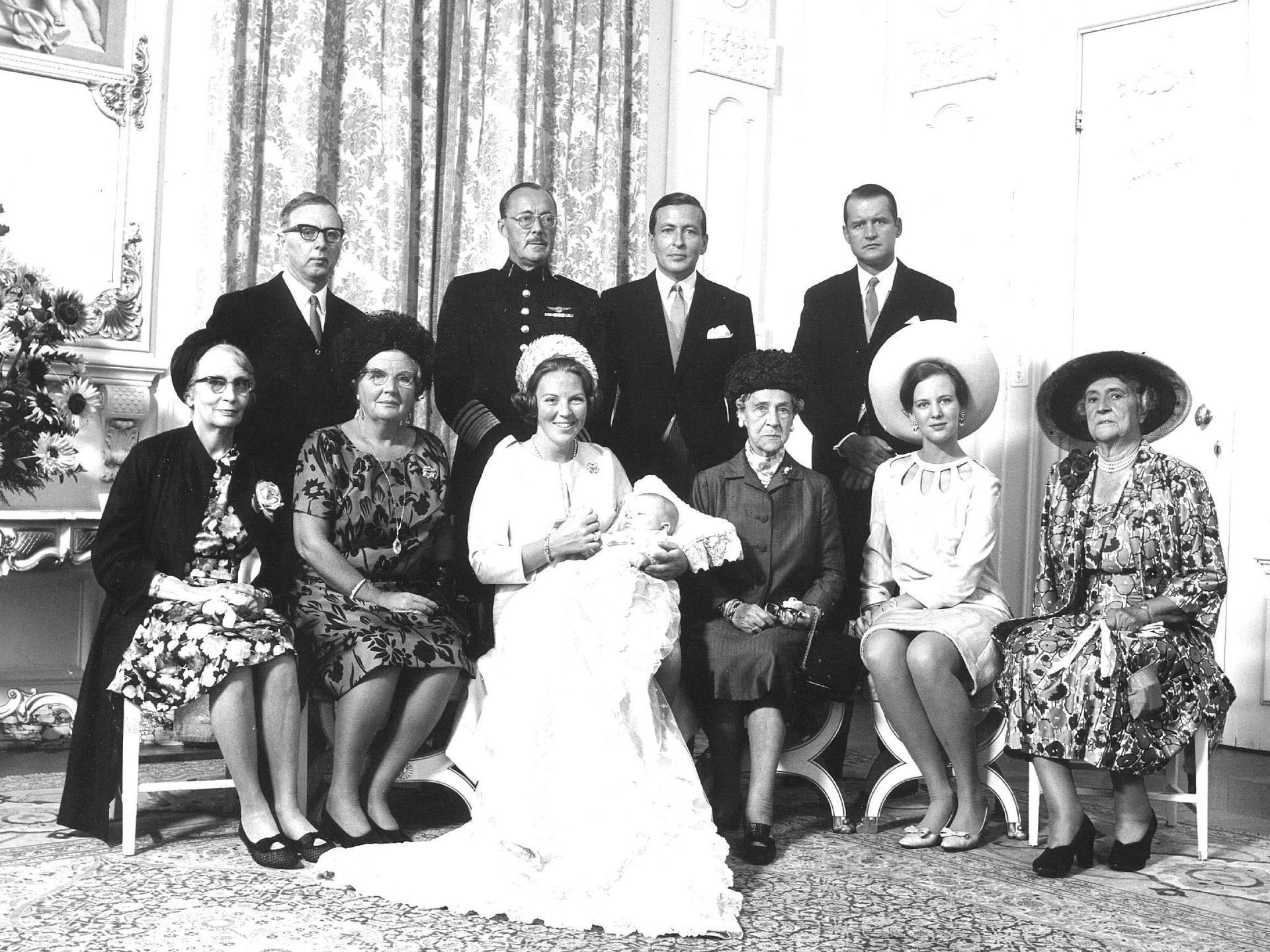 Op 2 september 1967 wordt prins Willem-Alexander gedoopt in Den Haag. Kroonprinses Margrethe is