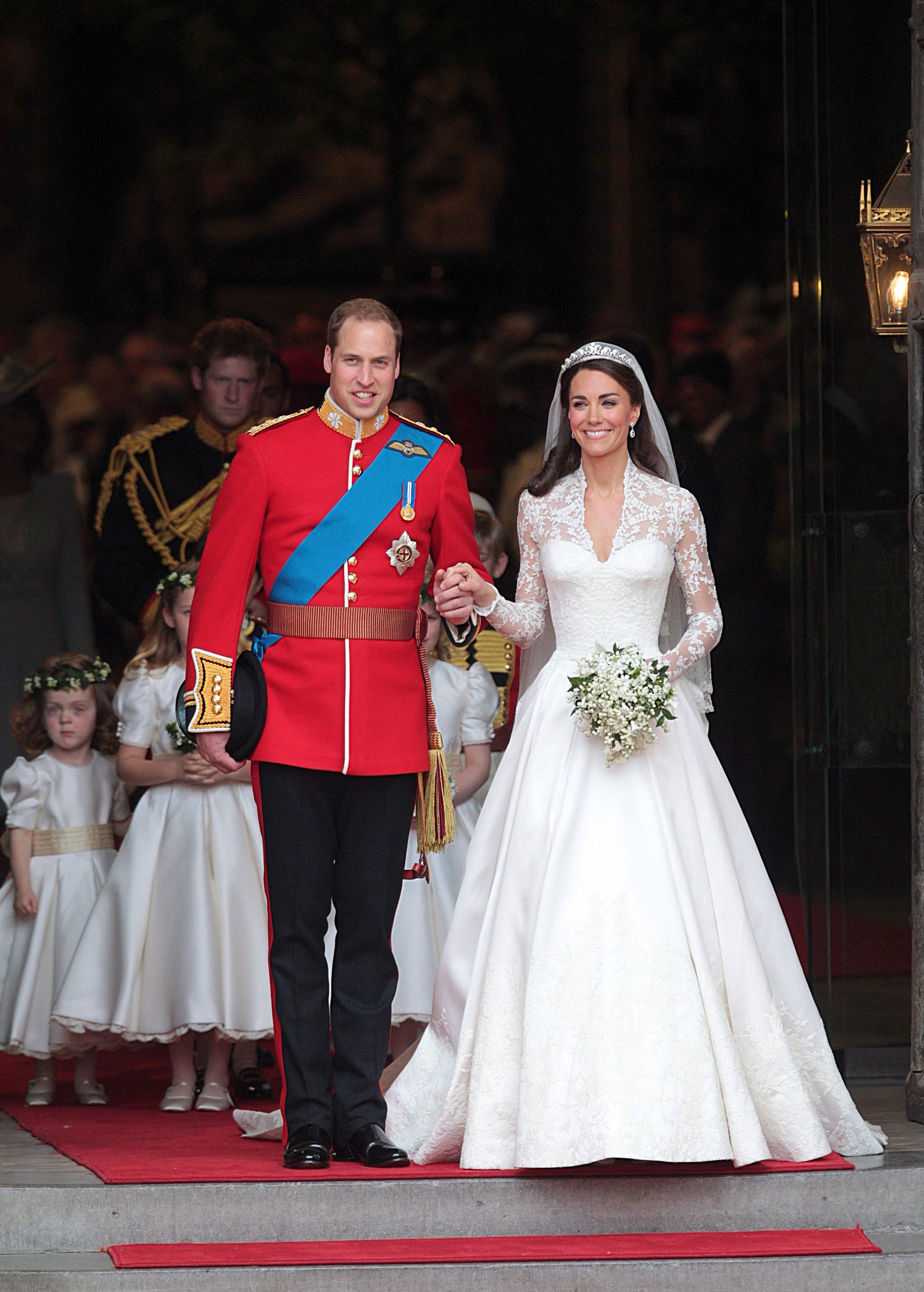 29 april 2011: de hertog en hertogin van Cambridge verlaten Westminster Abbey waar zij zojuist het