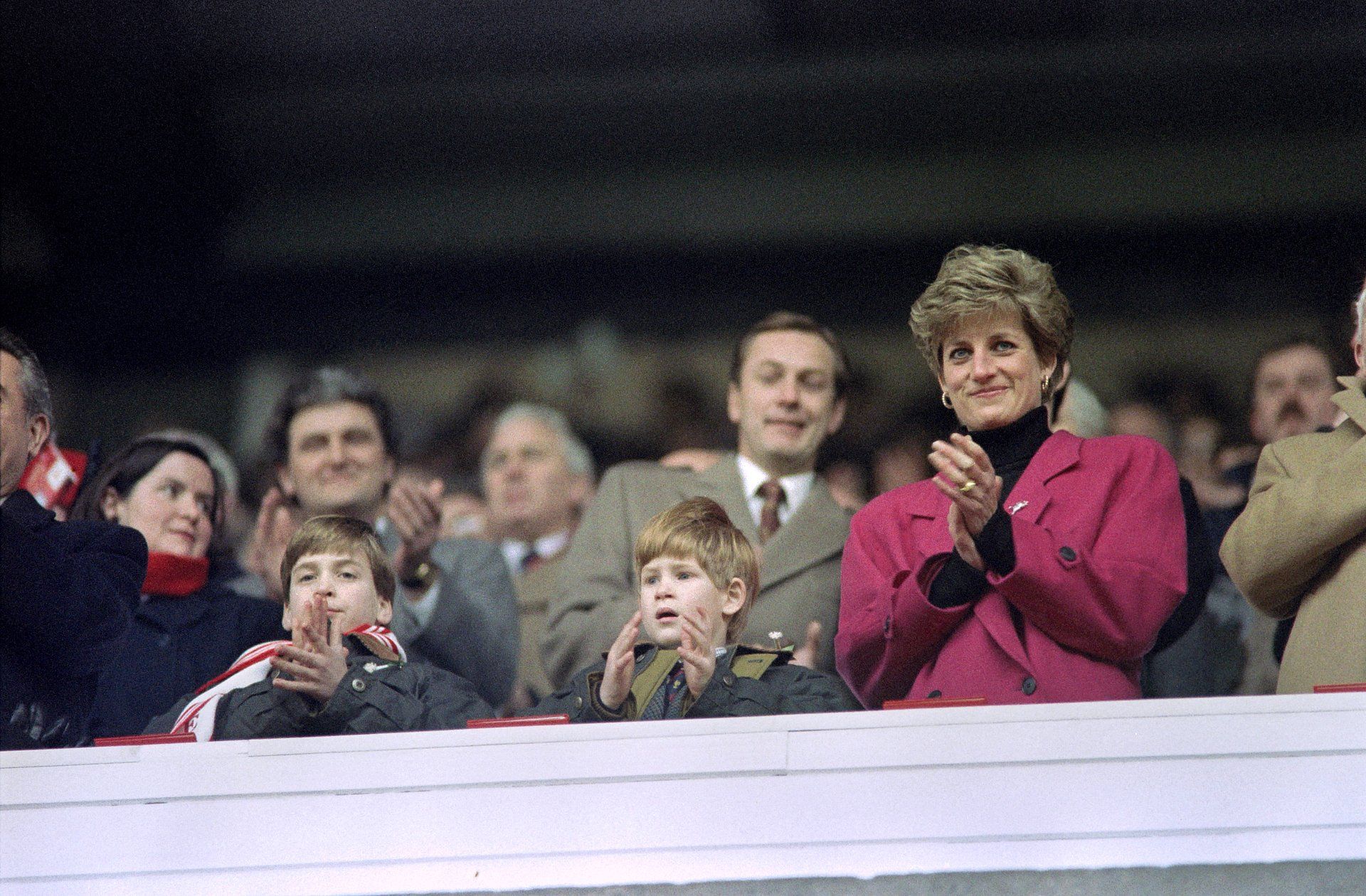 In 1992 samen met prins Harry en zijn moeder Diana bij een sportwedstrijd.