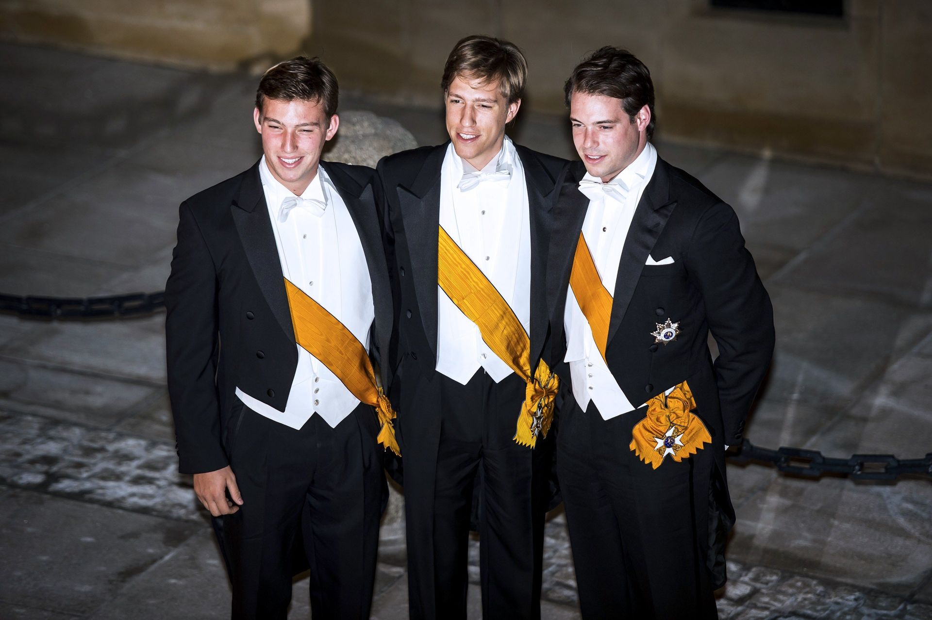 Prins Sébastien, prins Louis en prins Félix arriveren voor een galadiner op het Groothertogelijk
