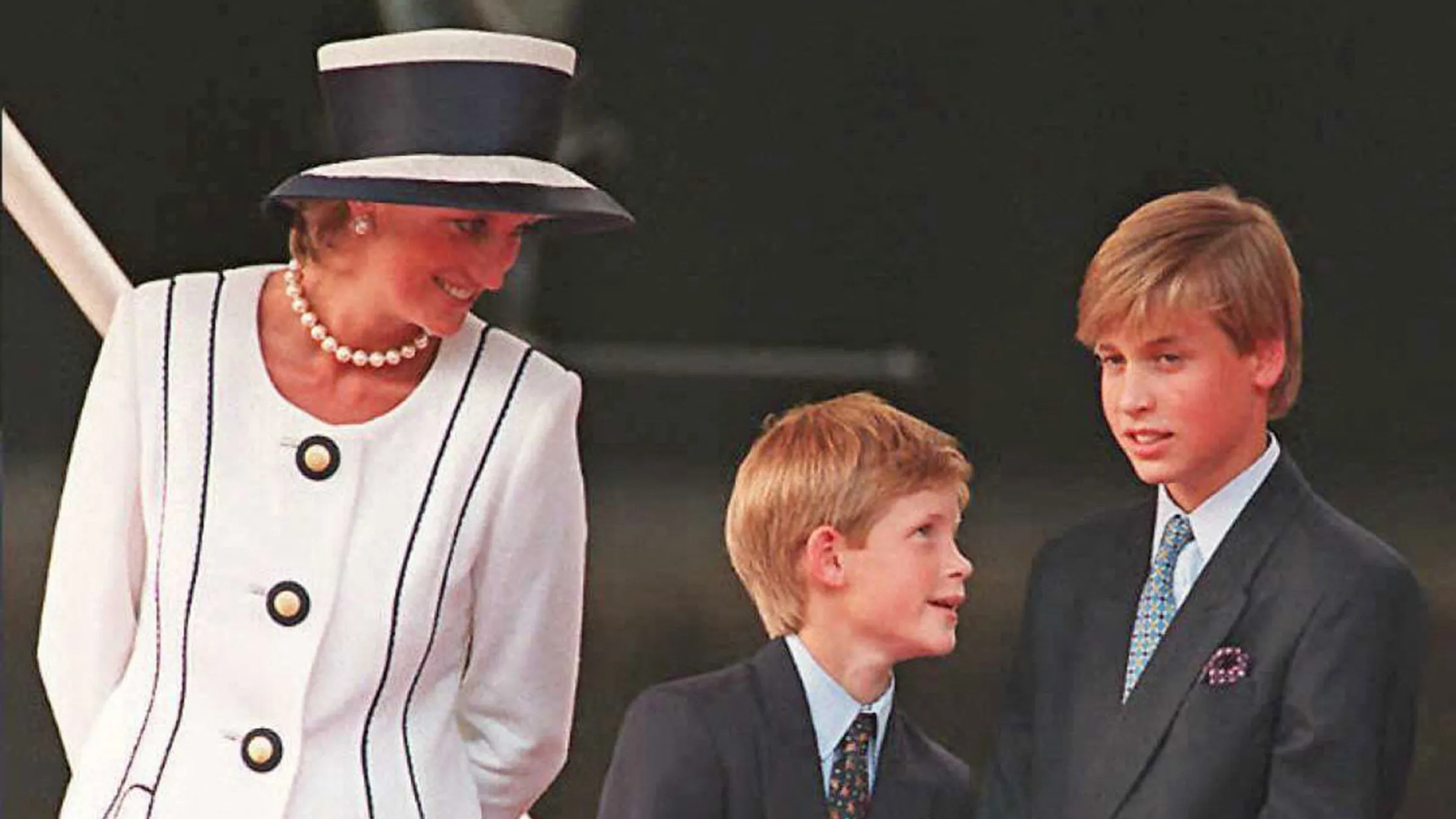 Prinses Diana als moeder van prins William en prins Harry - Blauw Bloed