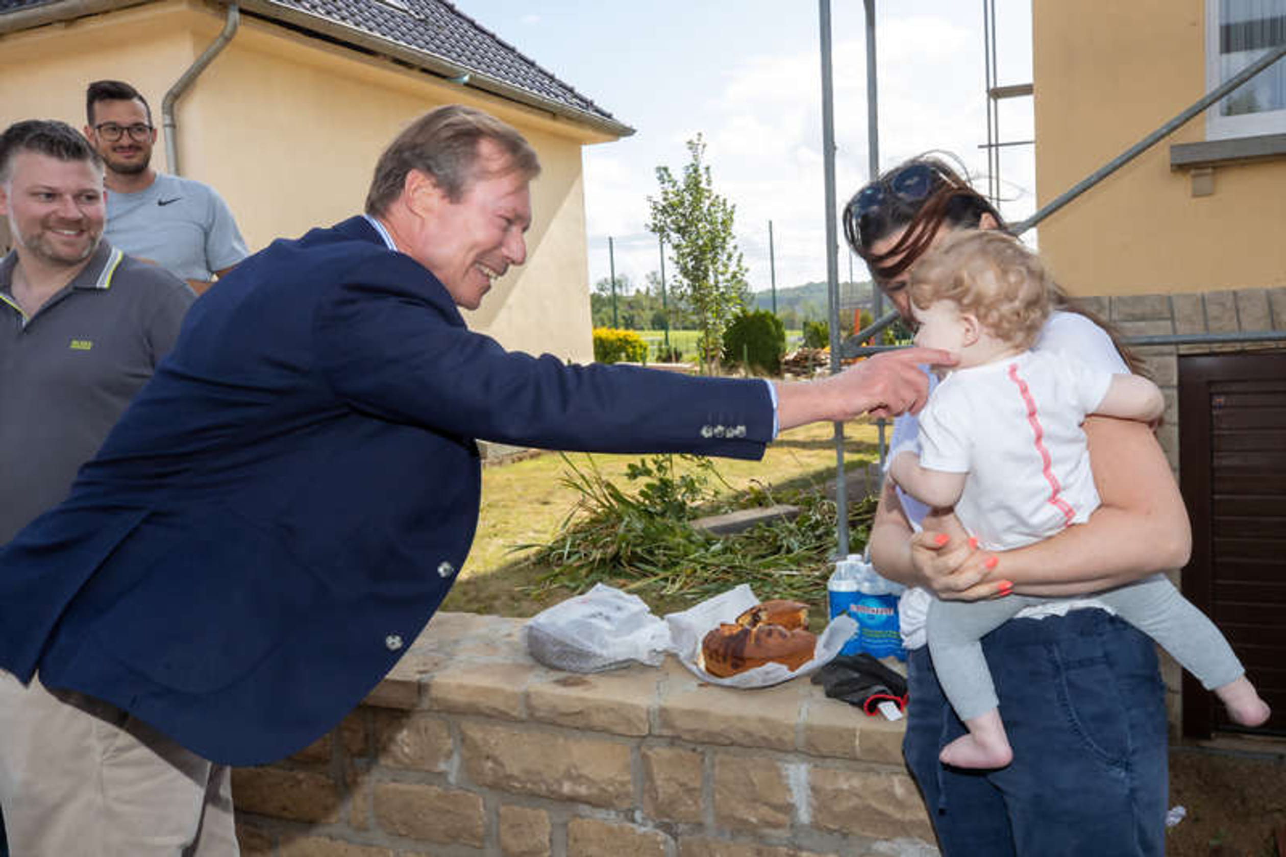 Groothertog_Henri_bezoekt_getroffenen_tornado_Luxemburg.jpg