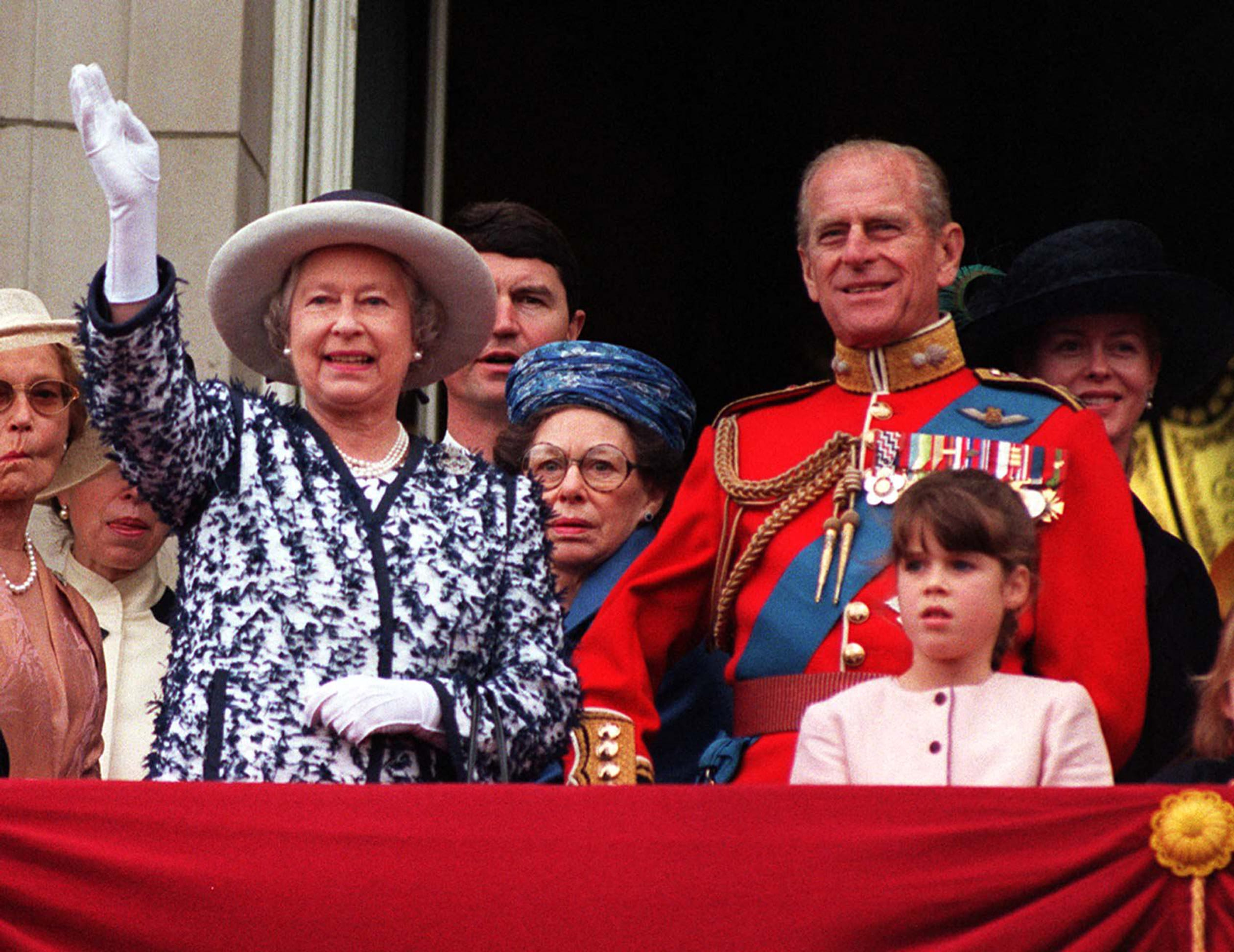 Eugenie in 1998 met de Britse koninklijke familie op het balkon van Buckingham Palace.