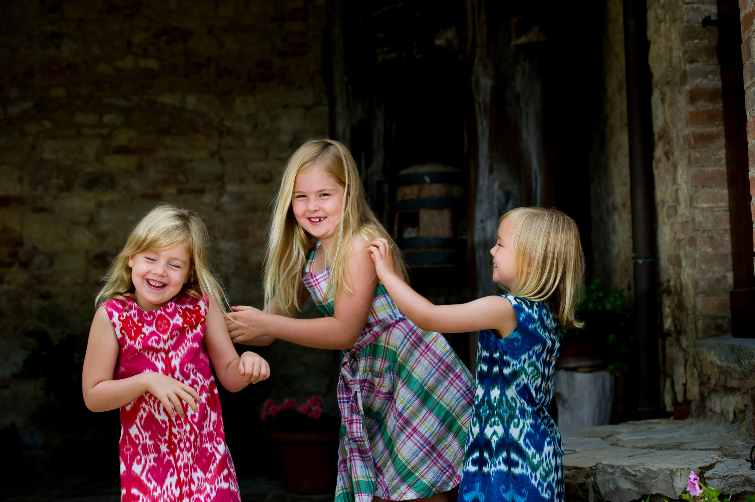 Amalia en haar zusjes in het Italiaanse vakantiehuis in Tavarnelle, 2011.