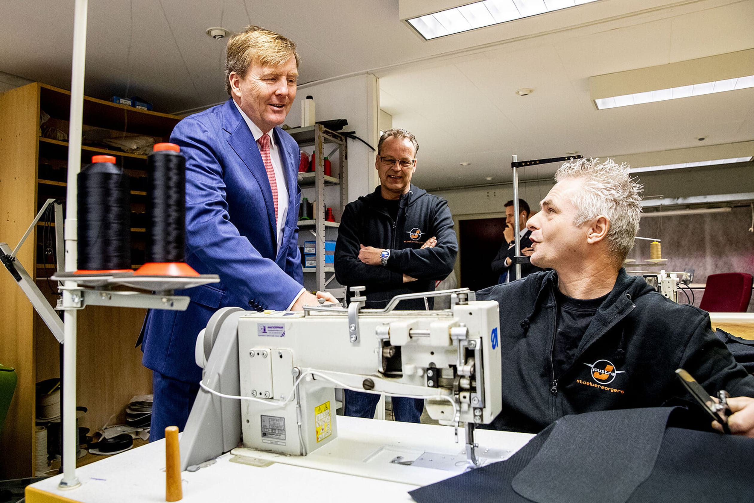 Koning_werkbezoek_Joustra_Stoelverzorgers.jpg