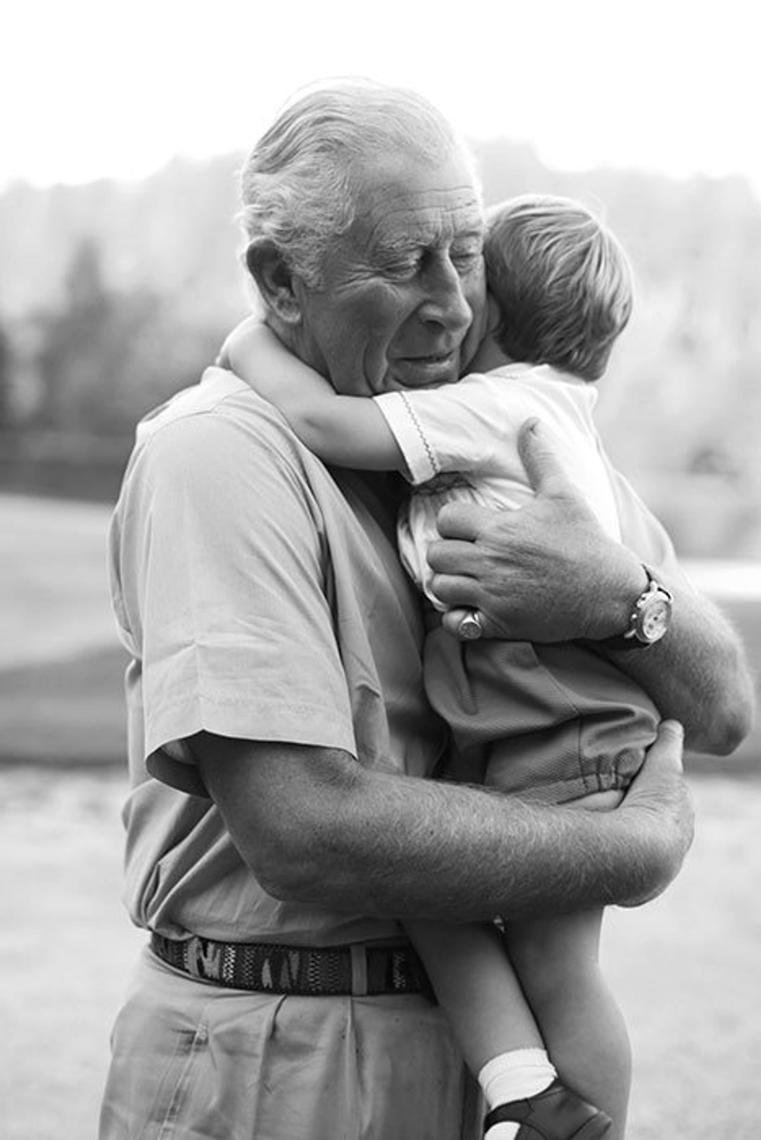 3B.prince-louis-and-charles-hugging-a.jpg