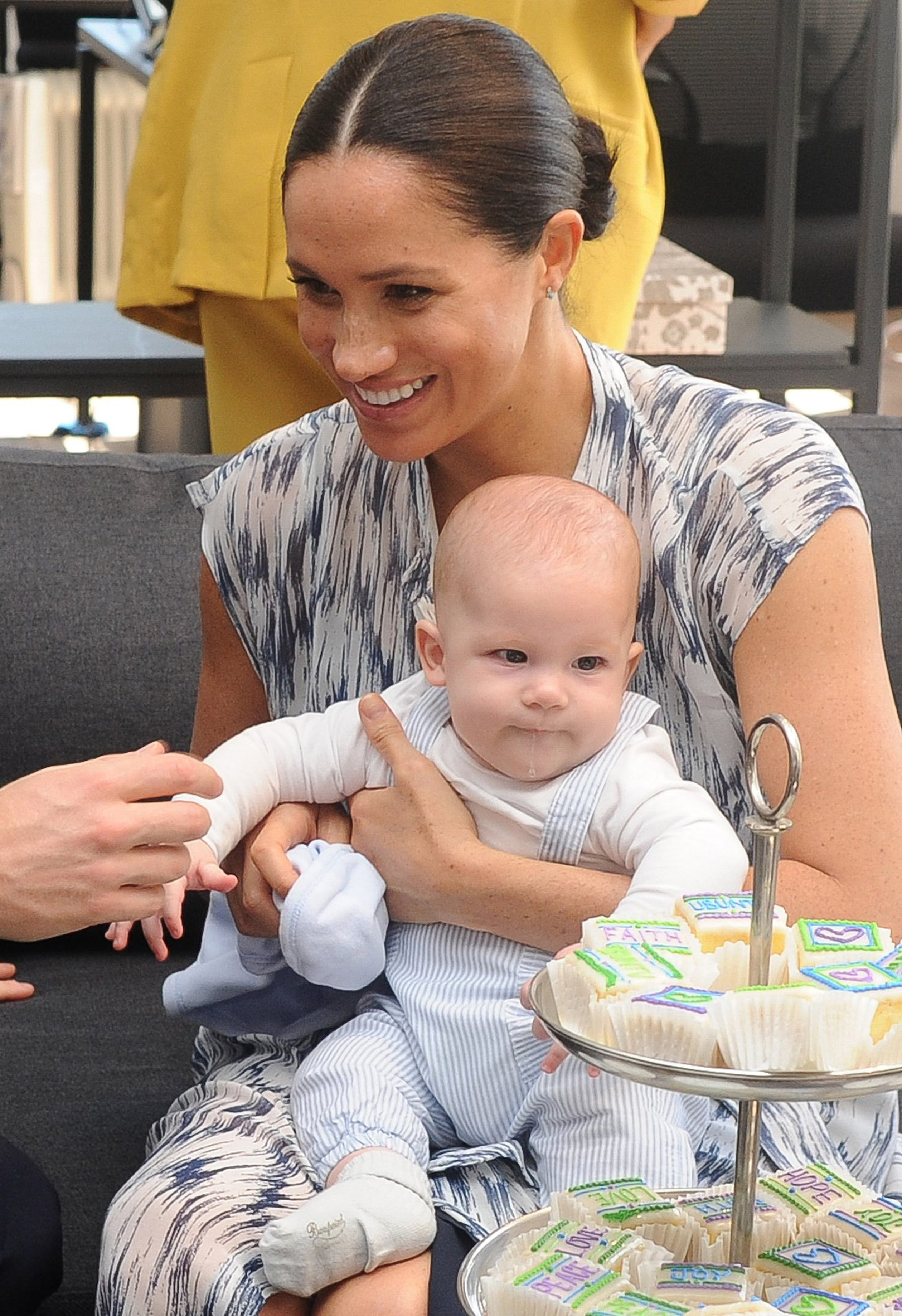 Meghan_met_Archie_op_schoot.jpg