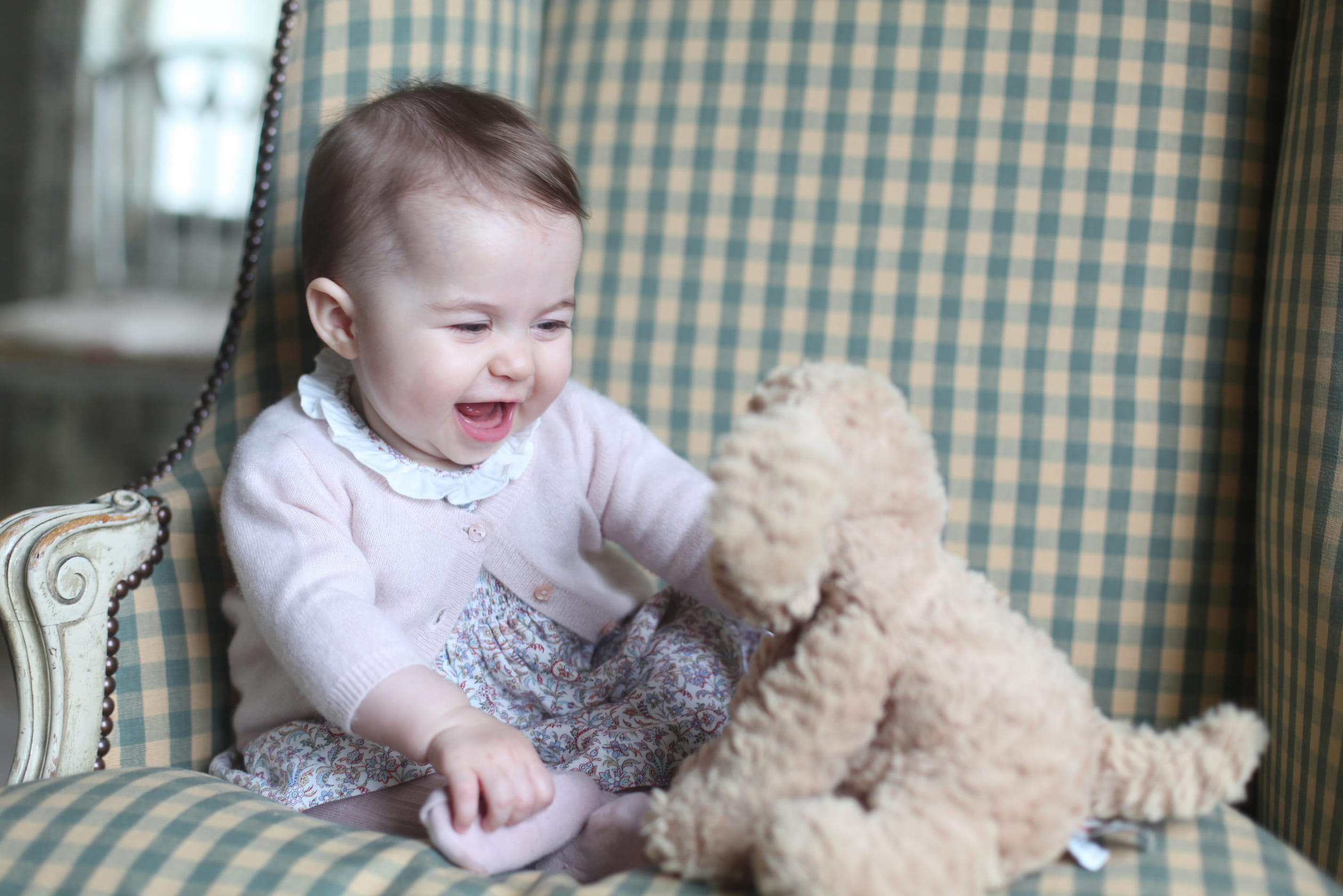November 2015 - Het hof deelt nieuwe foto's van Charlotte