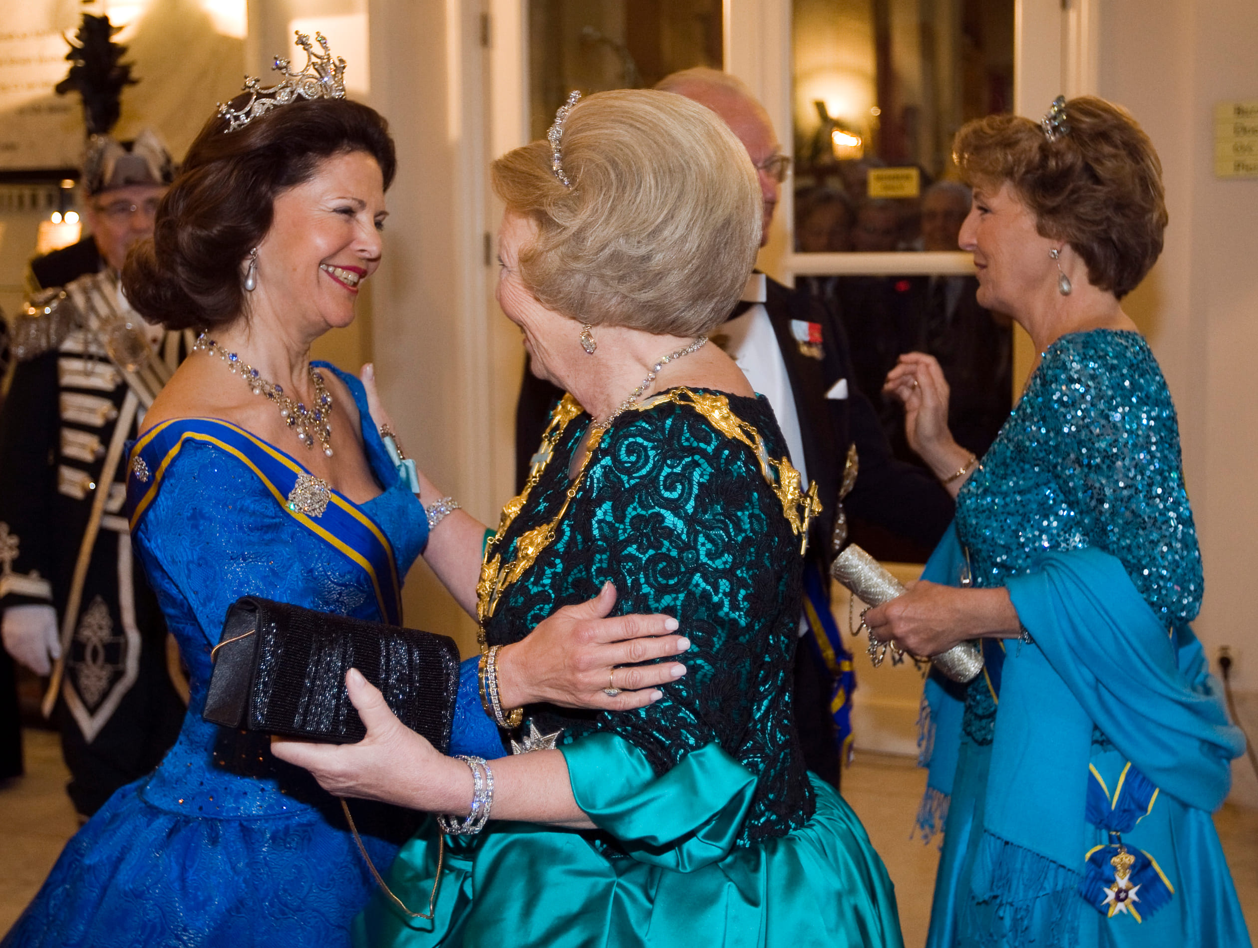 In 2009 volgt er weer een staatsbezoek aan Nederland. Koningin Silvia begroet haar gastvrouw