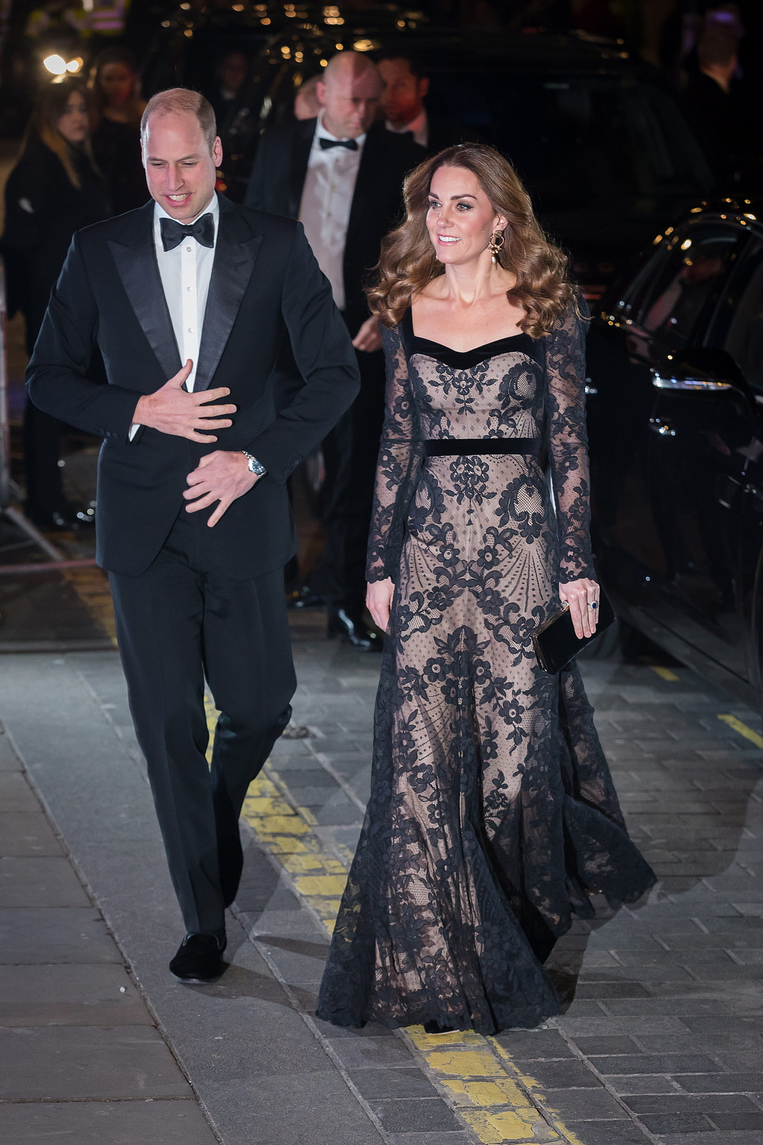 Dresscode Black Tie voor prins William en Catherine. De hertogin van Cambridge steelt de show in een