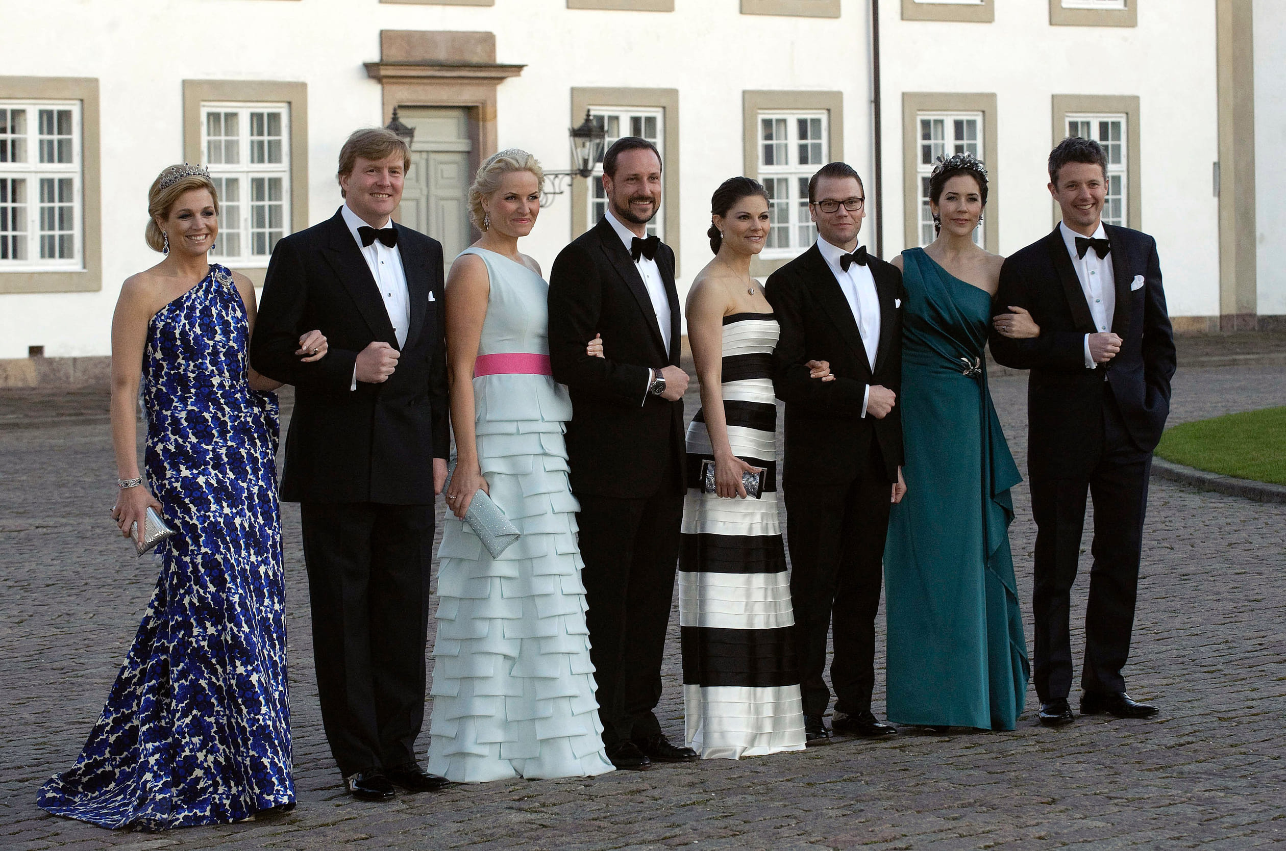2010: Royals op een rijtje bij de 70ste verjaardag van tante Daisy. vlnr: Máxima, Willem-Alexander,