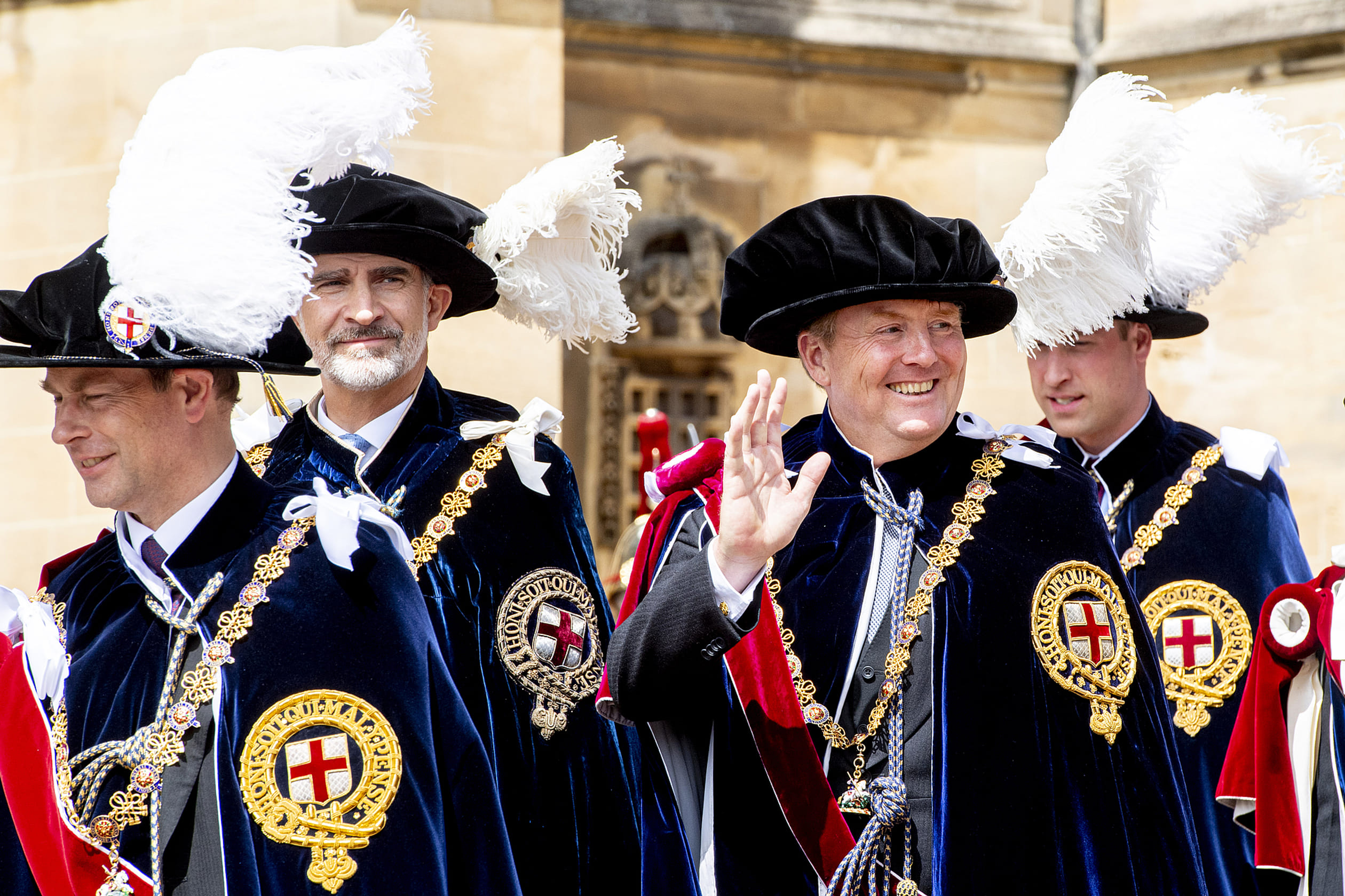 Koning_Willem_Alexander_zwaait.jpg