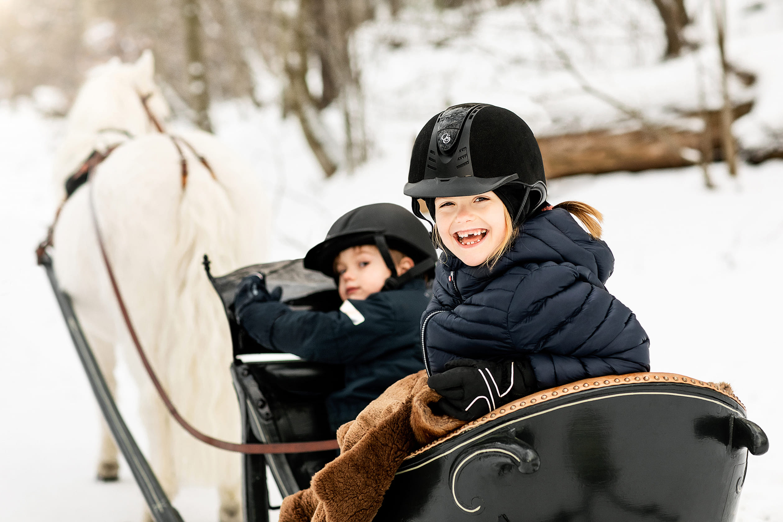 2019: Prinses Estelle en prins Oscar in een sleetje.