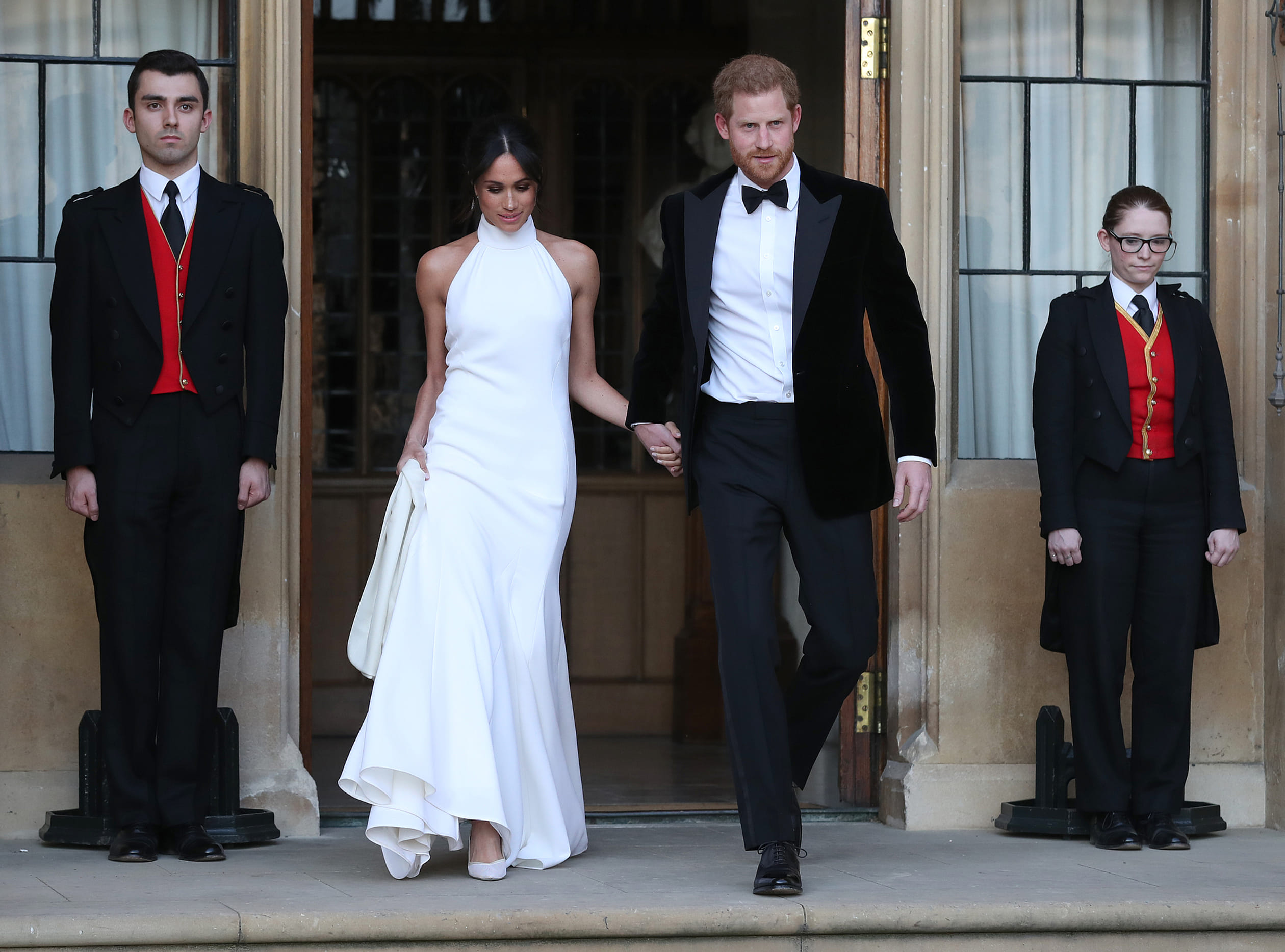 Harry en Meghan, op weg naar hun huwelijksfeest in 2018.