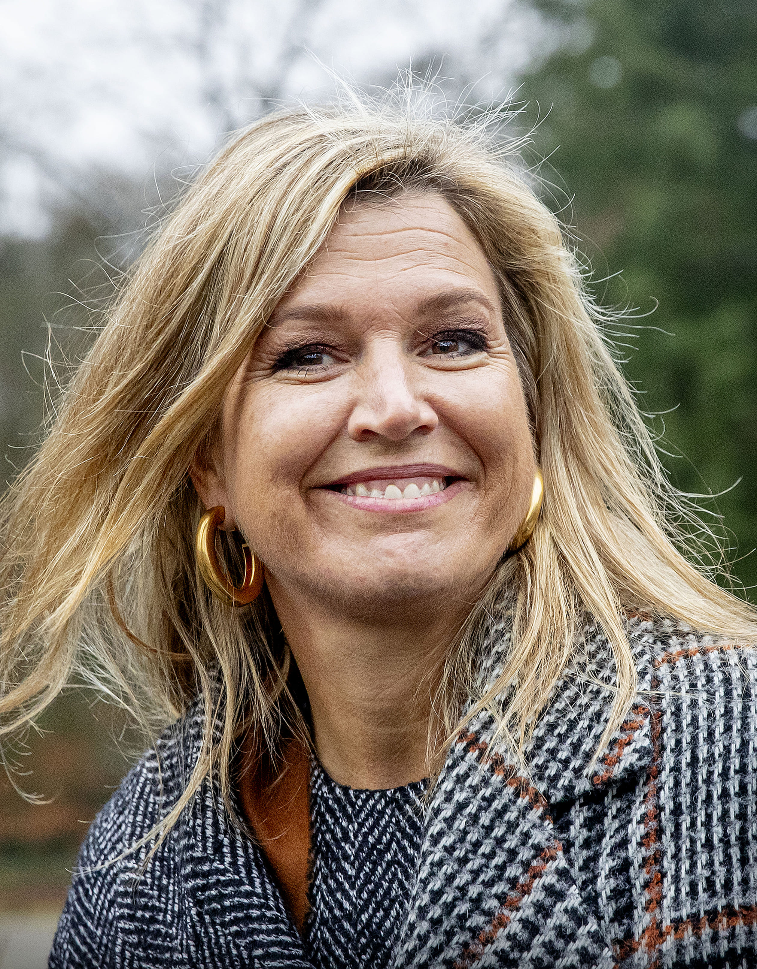 Koningin_Maxima_mantel_Oscar_de_la_Renta.jpg