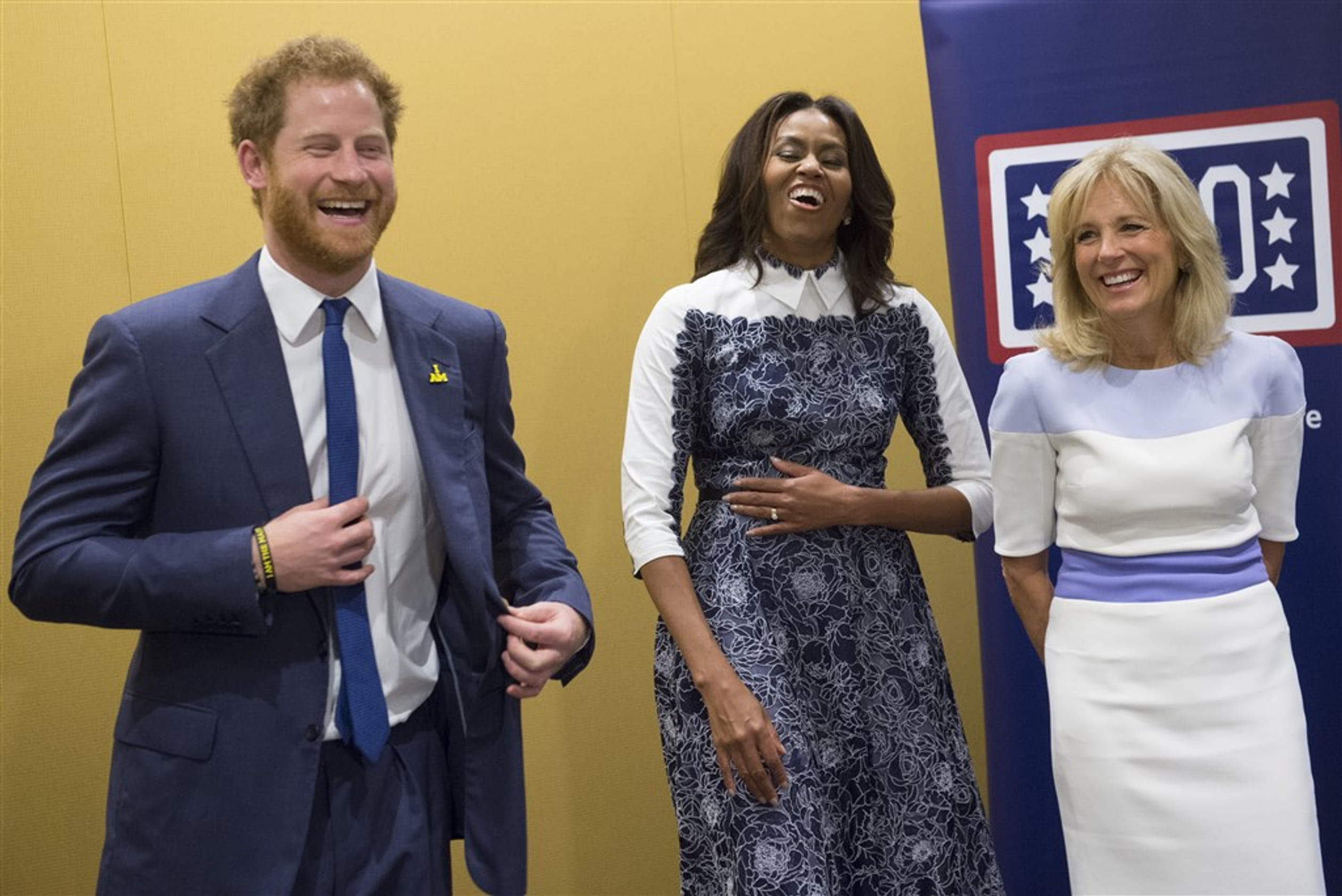 De Britse prins Harry, de Amerikaanse First Lady Michelle Obama en Jill Biden, de vrouw van de