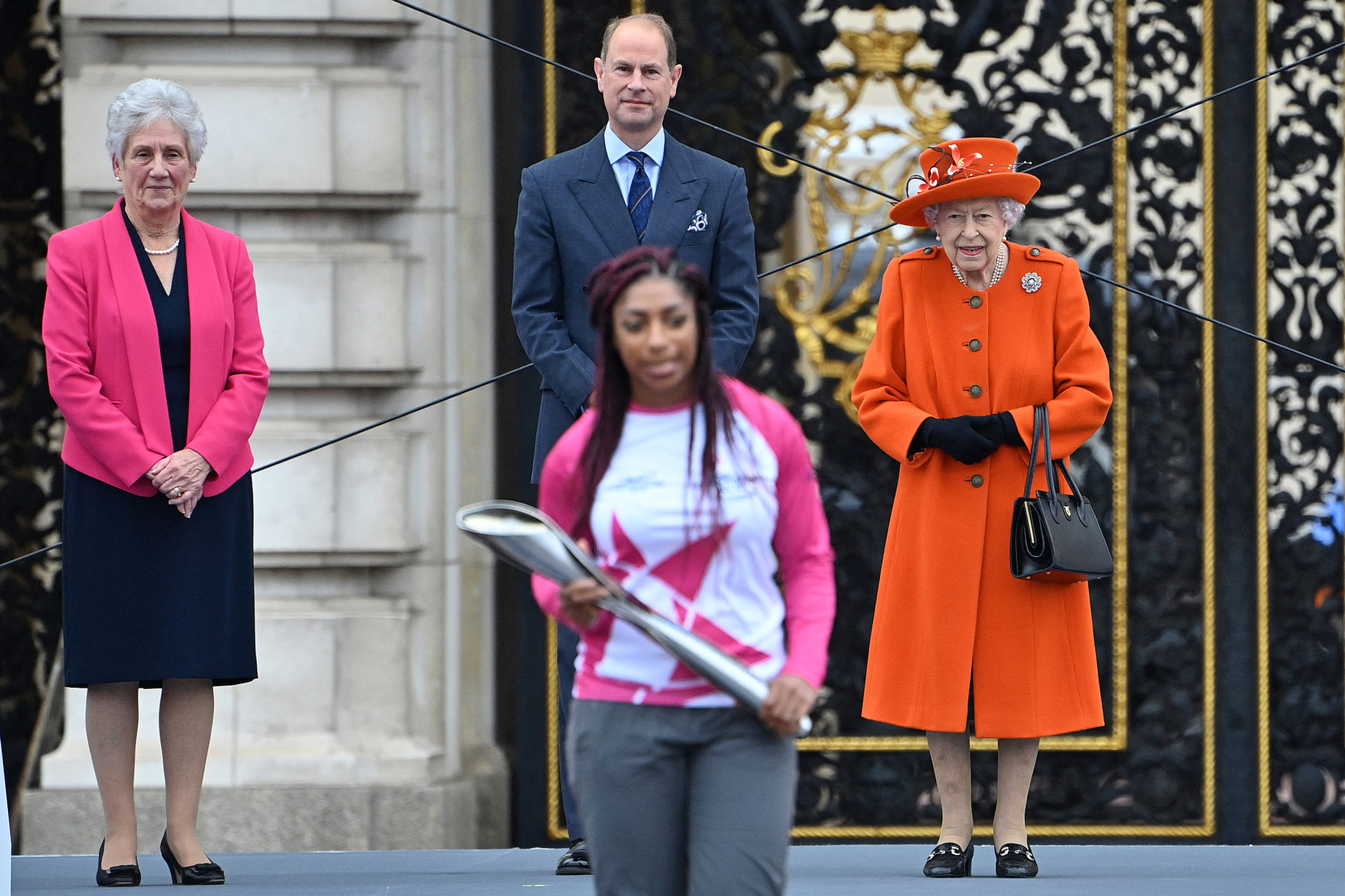 Koningin_Elizabeth_en_prins_Edward.jpg