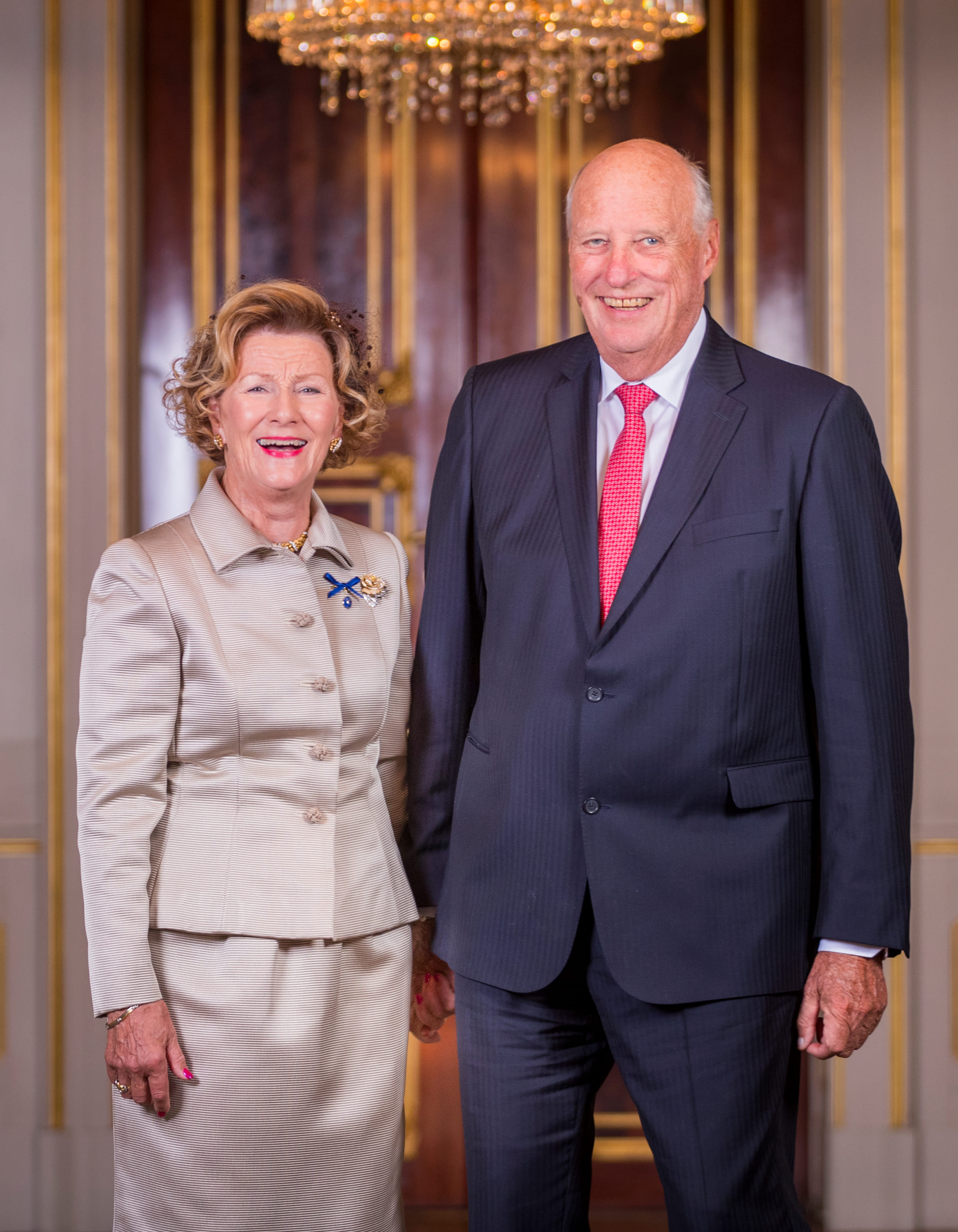 Een nieuwe foto van het Noorse koningspaar ter ere van hun gouden huwelijksjubileum op 29 augustus.