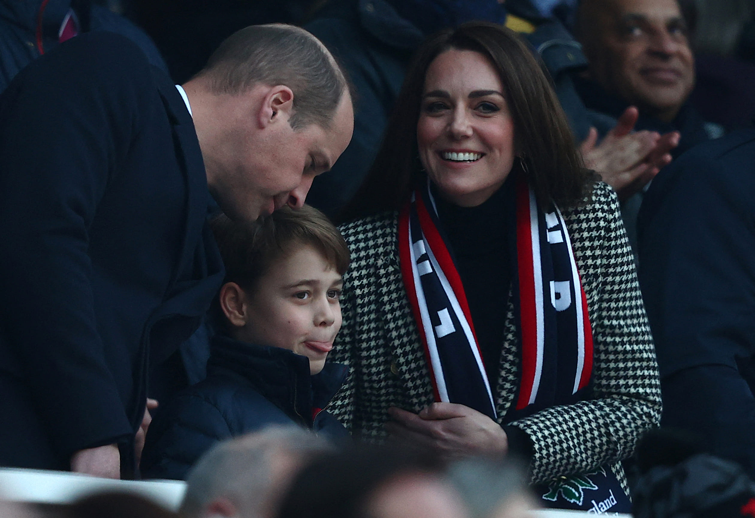 Prins_George_met_ouders_op_tribune.jpg