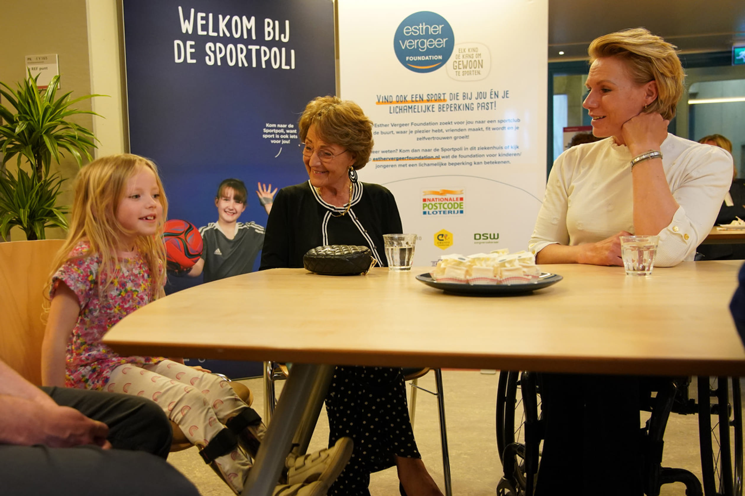 Louise Prinses Margriet bezoekt Sportpoli - Esther Vergeer Foundation