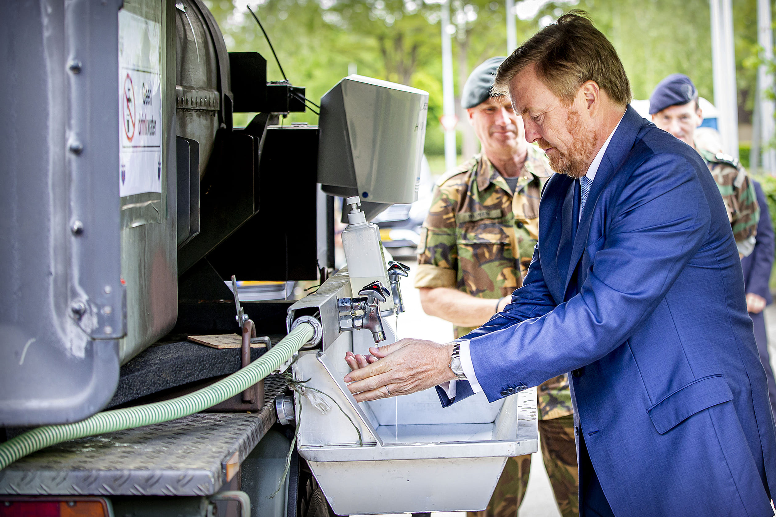 koning_willem_alexander_werkbezoek_landmacht_amersfoort_corona.jpg