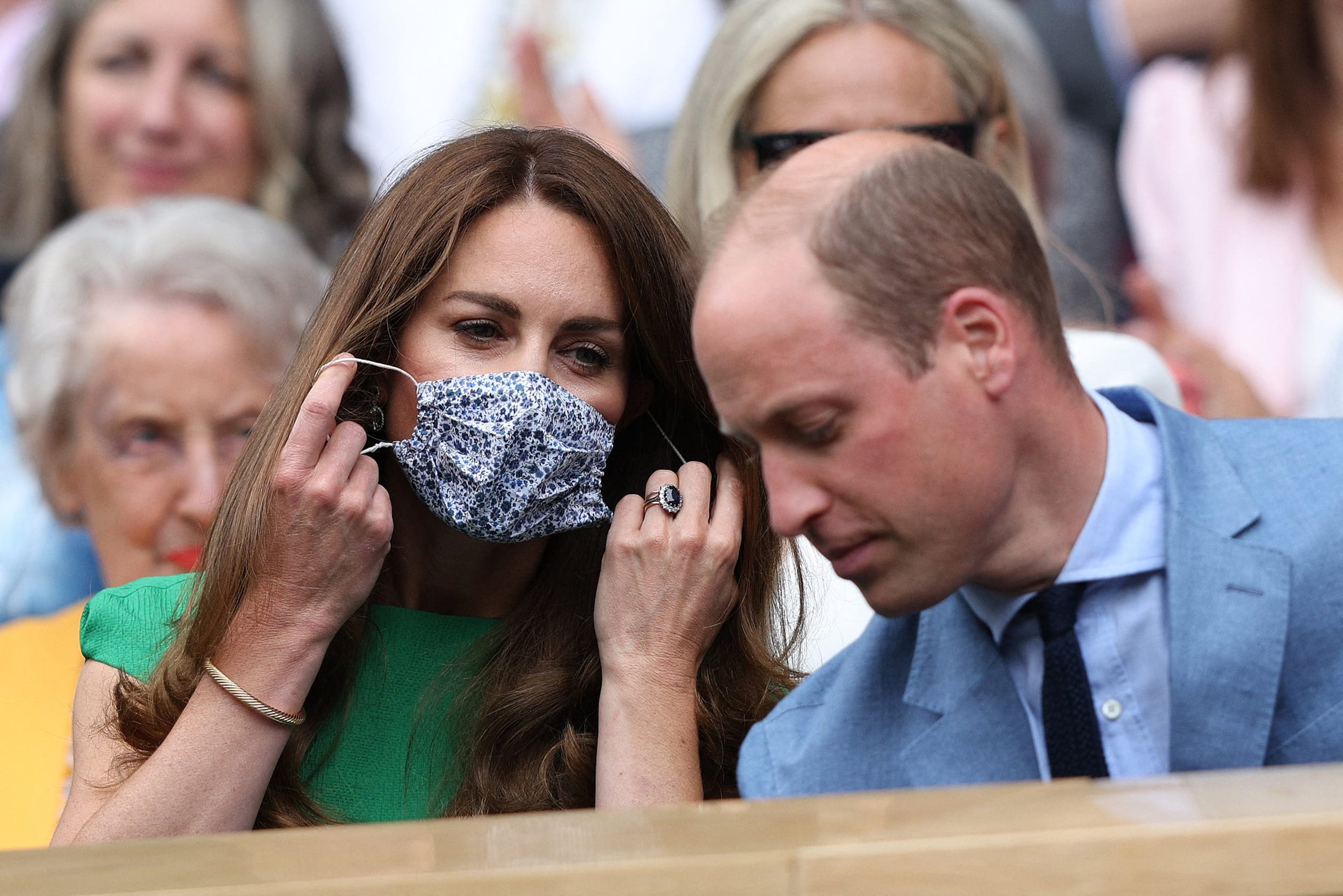Catherine_met_mondkapje_bij_Wimbledon_met_William.jpg