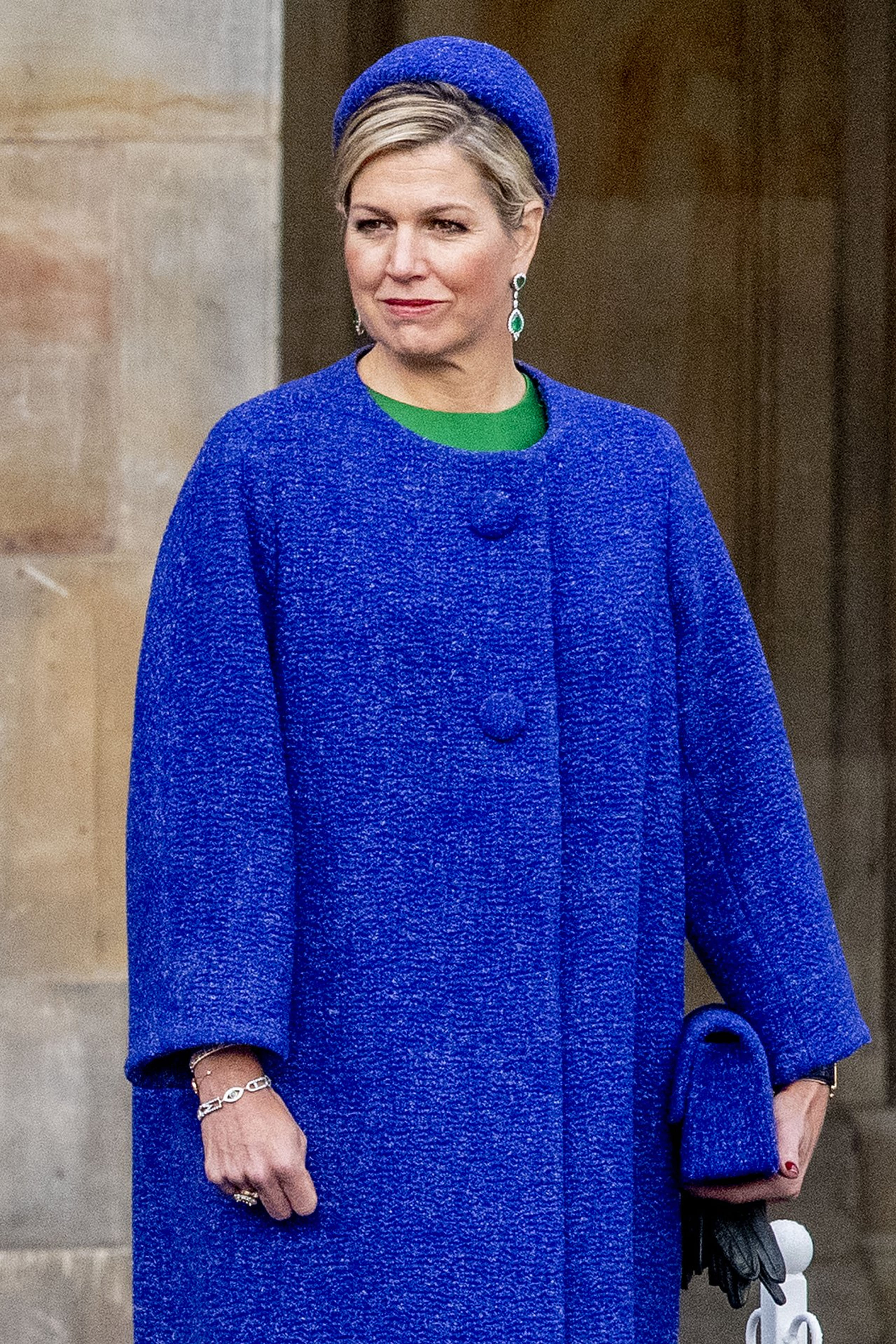We sluiten af met een prachtige kleurrijke foto van koningin Máxima in een blauwe wollen mantel