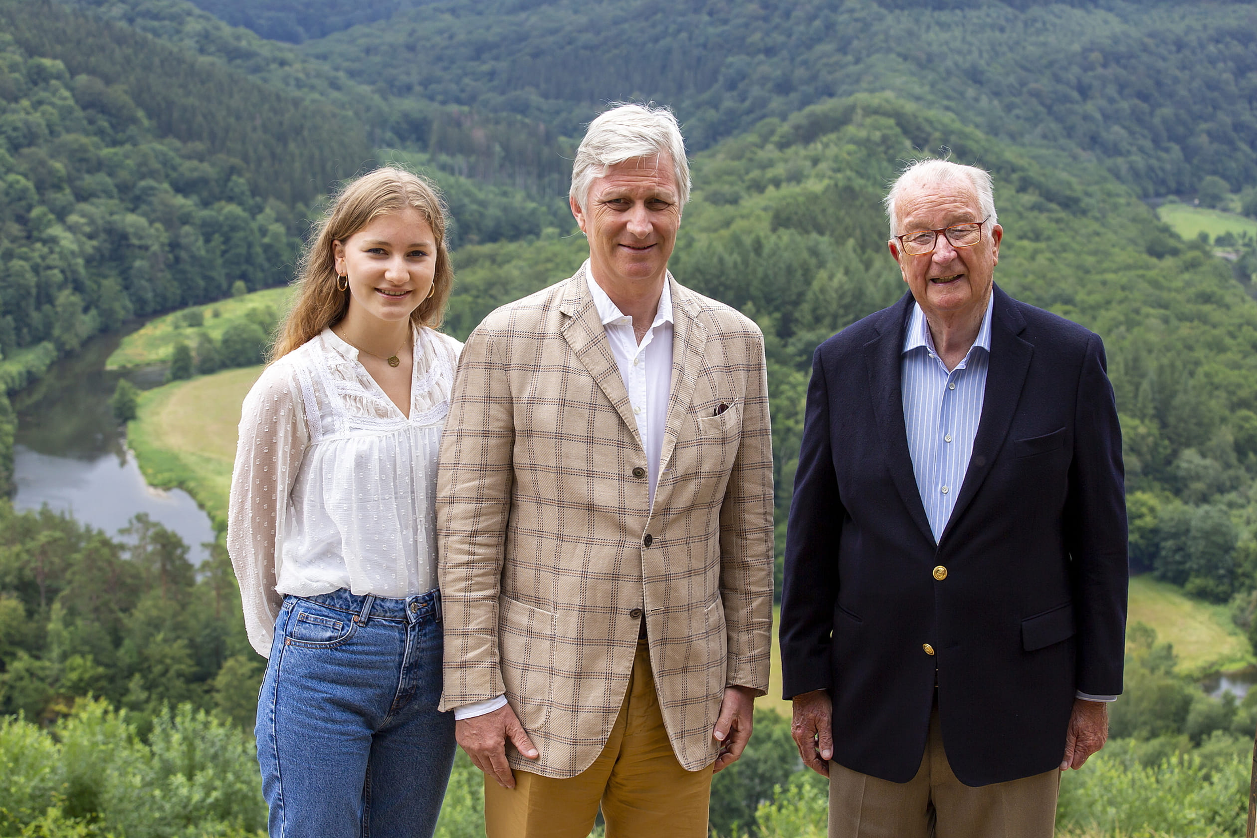 Koning Filip, oud-koning Albert en kroonprinses Elisabeth bij de 'Tombeau du geant', 28 juni 2020.