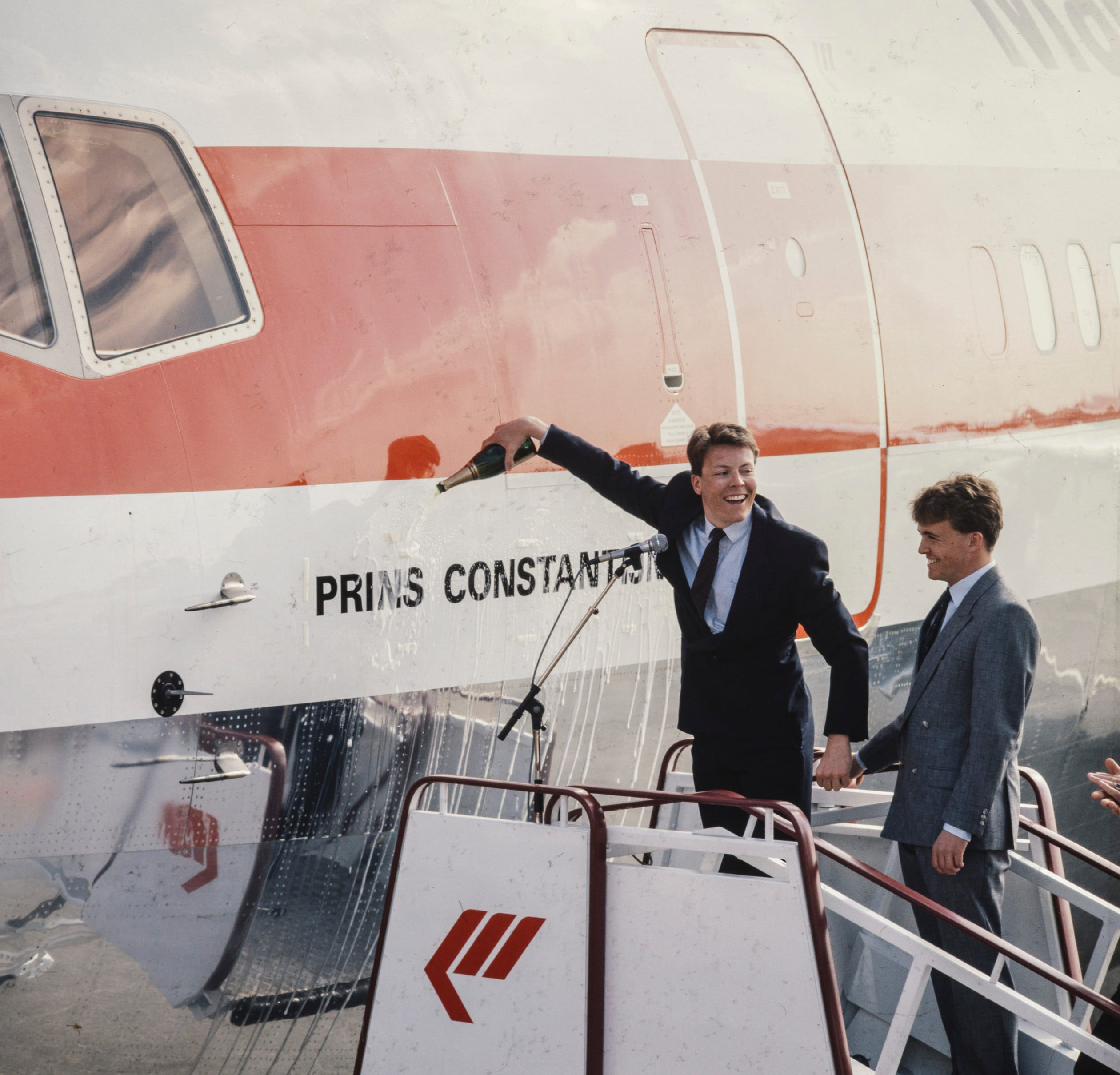 Prins_Constantijn_doop_vliegtuig_met_Friso.jpg