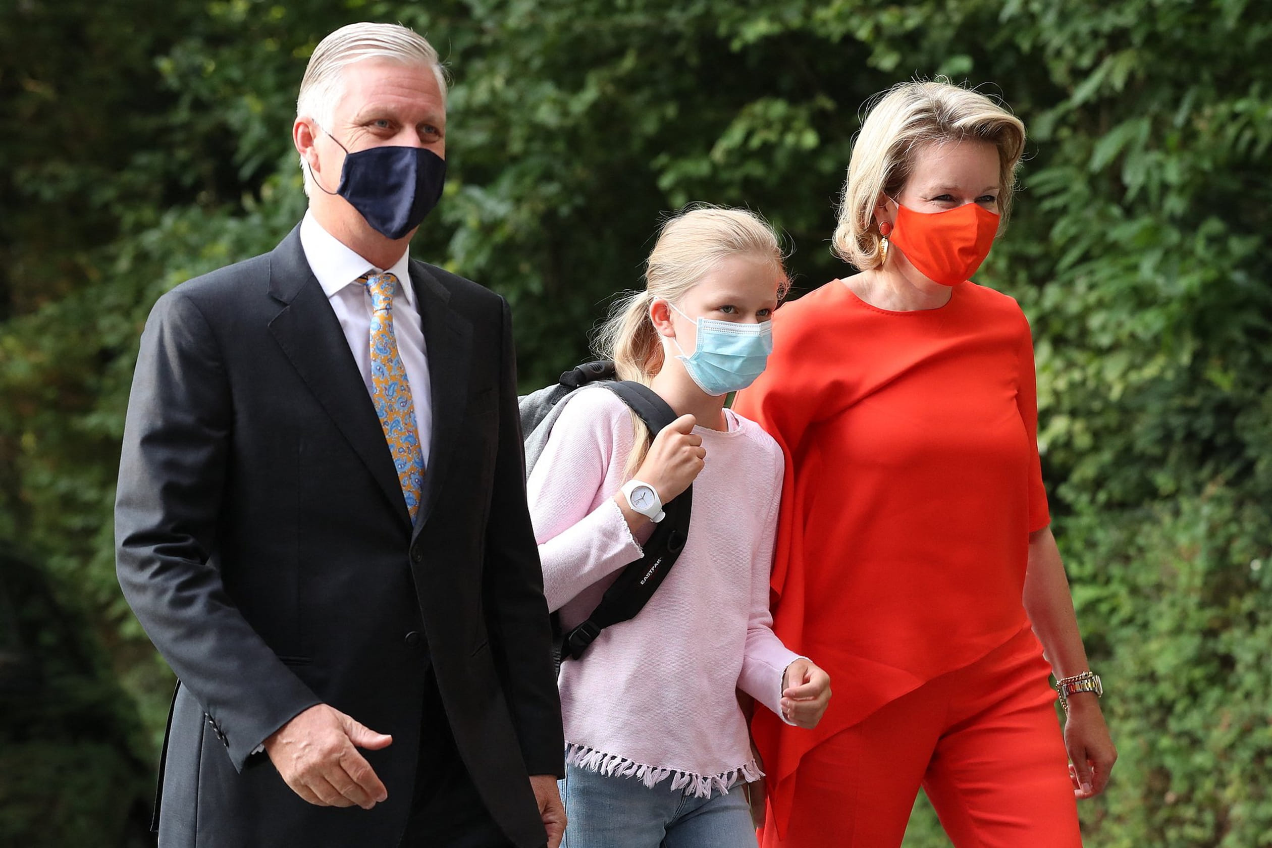 Ook prinses Eléonore wordt naar school gebracht op haar eerste dag door haar ouders.