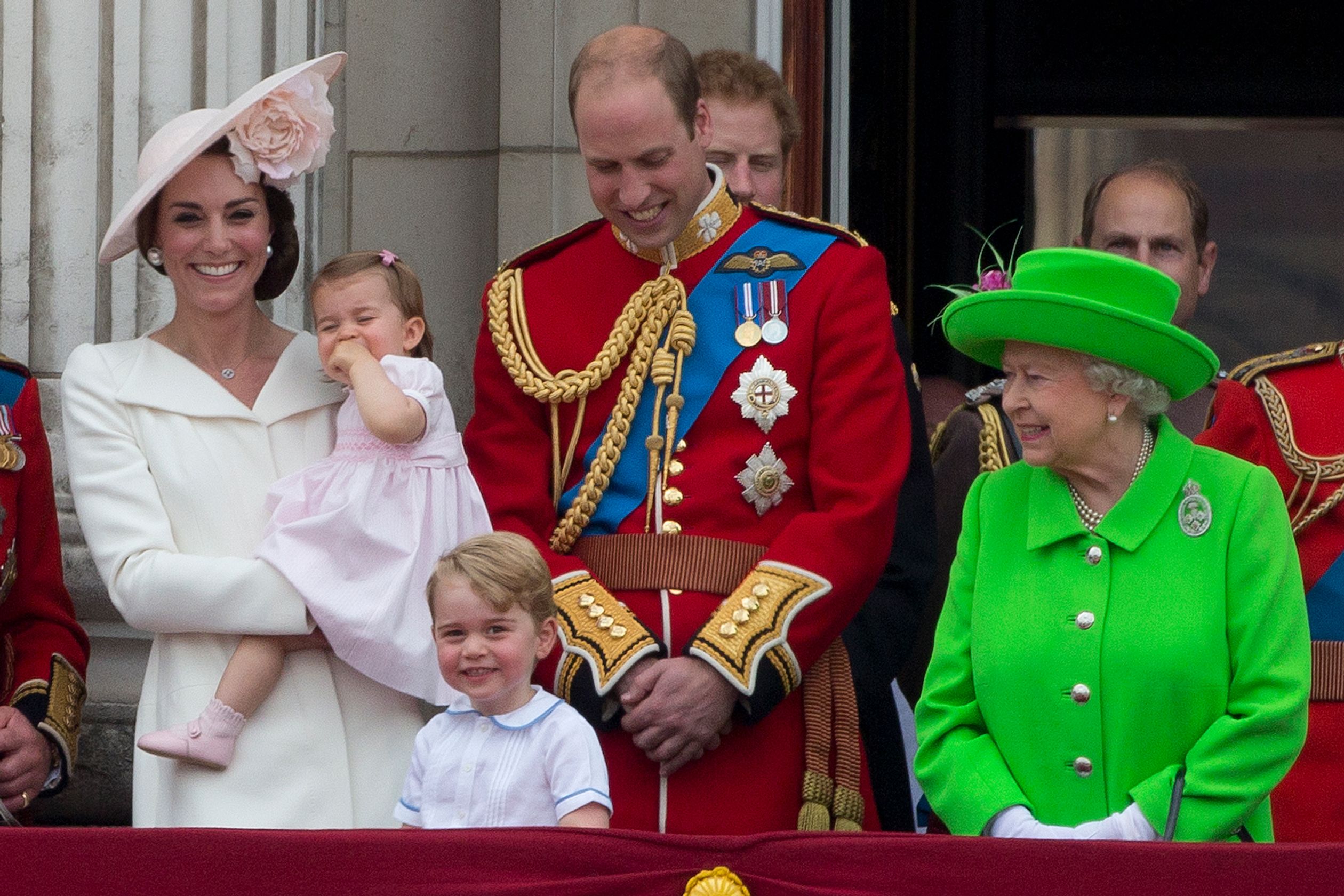 Koningin_Elizabeth_knalgroen_Trooping_the_Colour.jpg