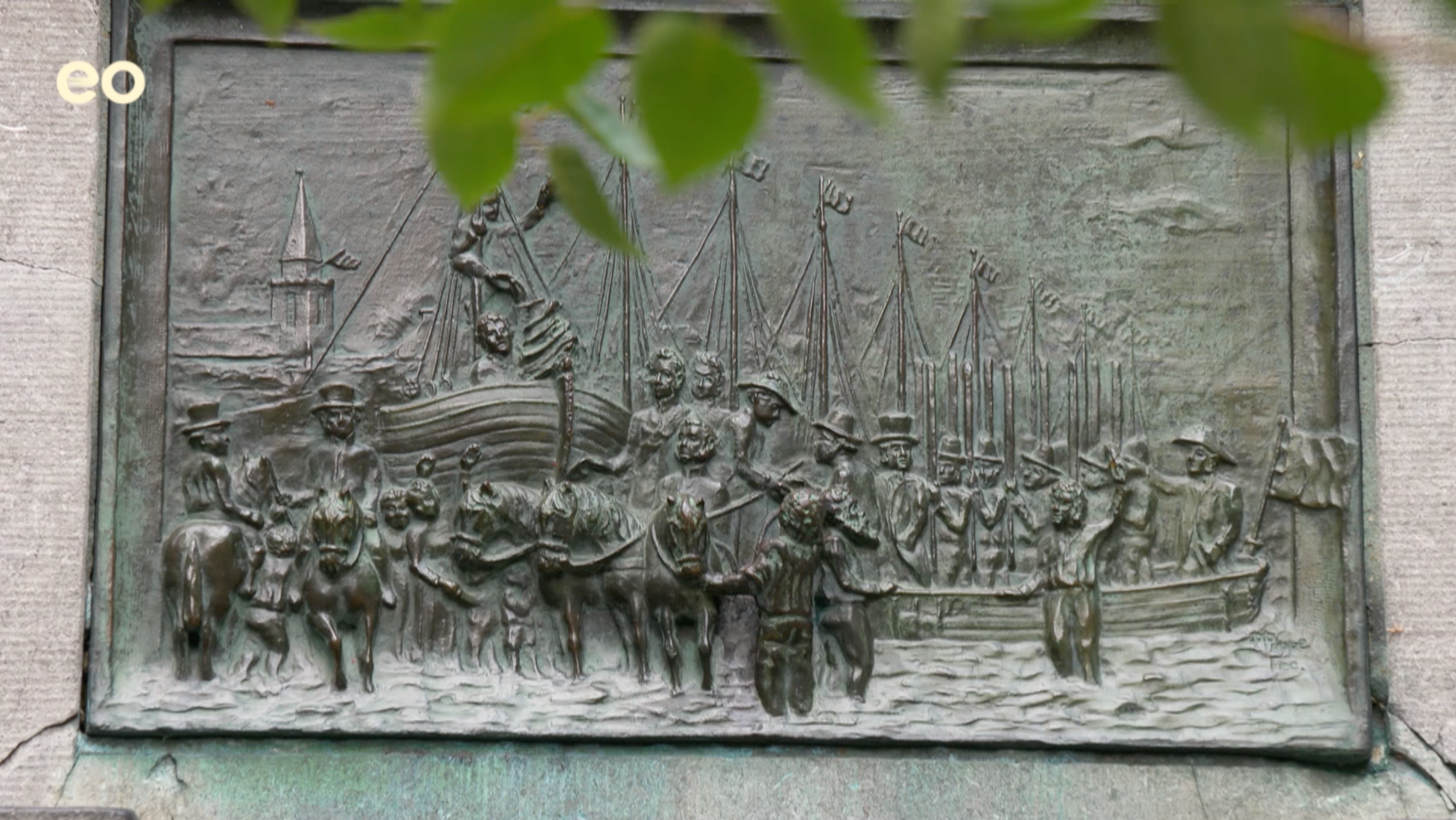 relie__fs_aankomst_van_Willem_op_het_strand_van_Scheveningen_in_1813.png