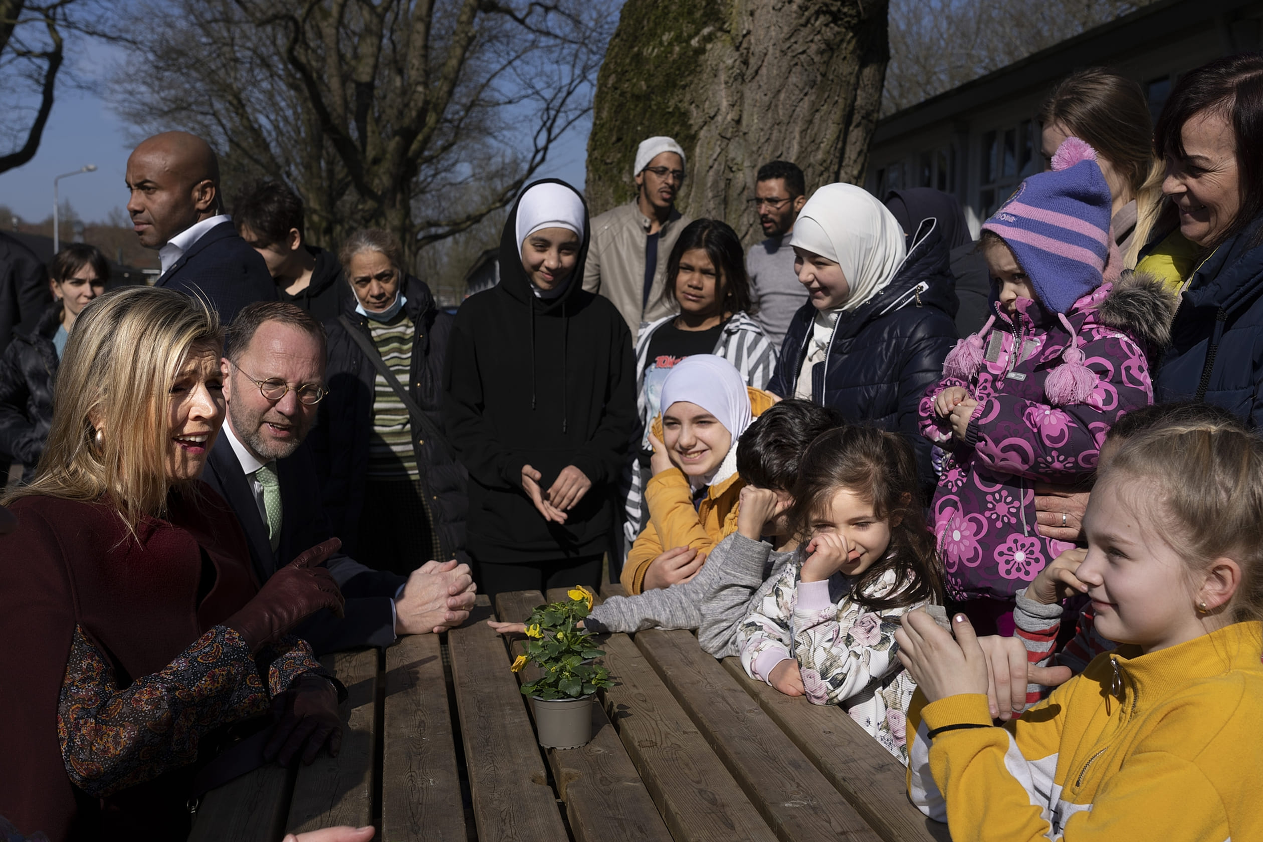 Koningin_praat_met_kinderen_Oekraine.jpg