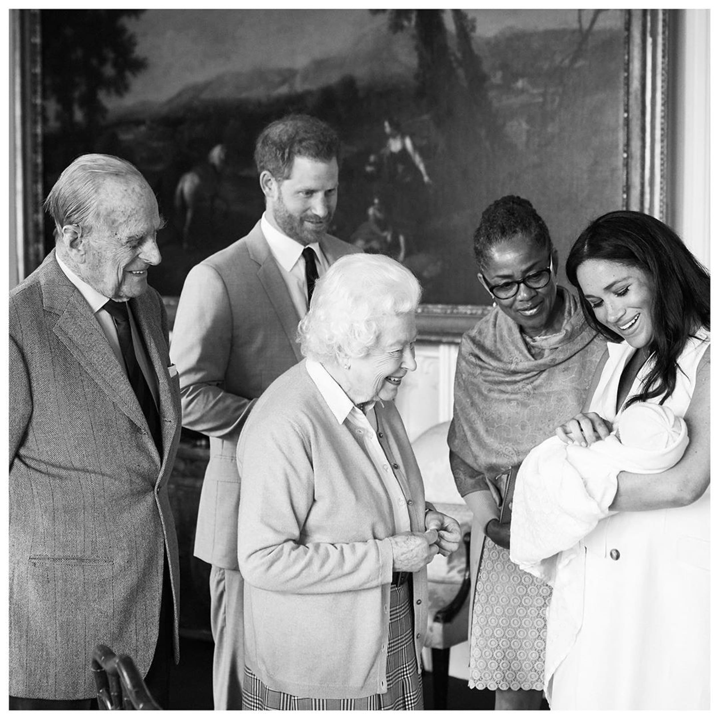 Archie ontmoet zijn overgrootouders Elizabeth en Philip.
