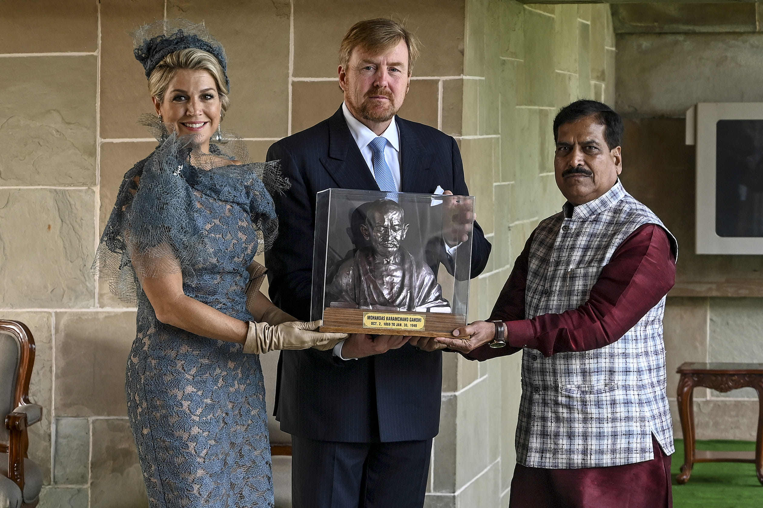 Koningspaar_buste_Gandhi.jpg