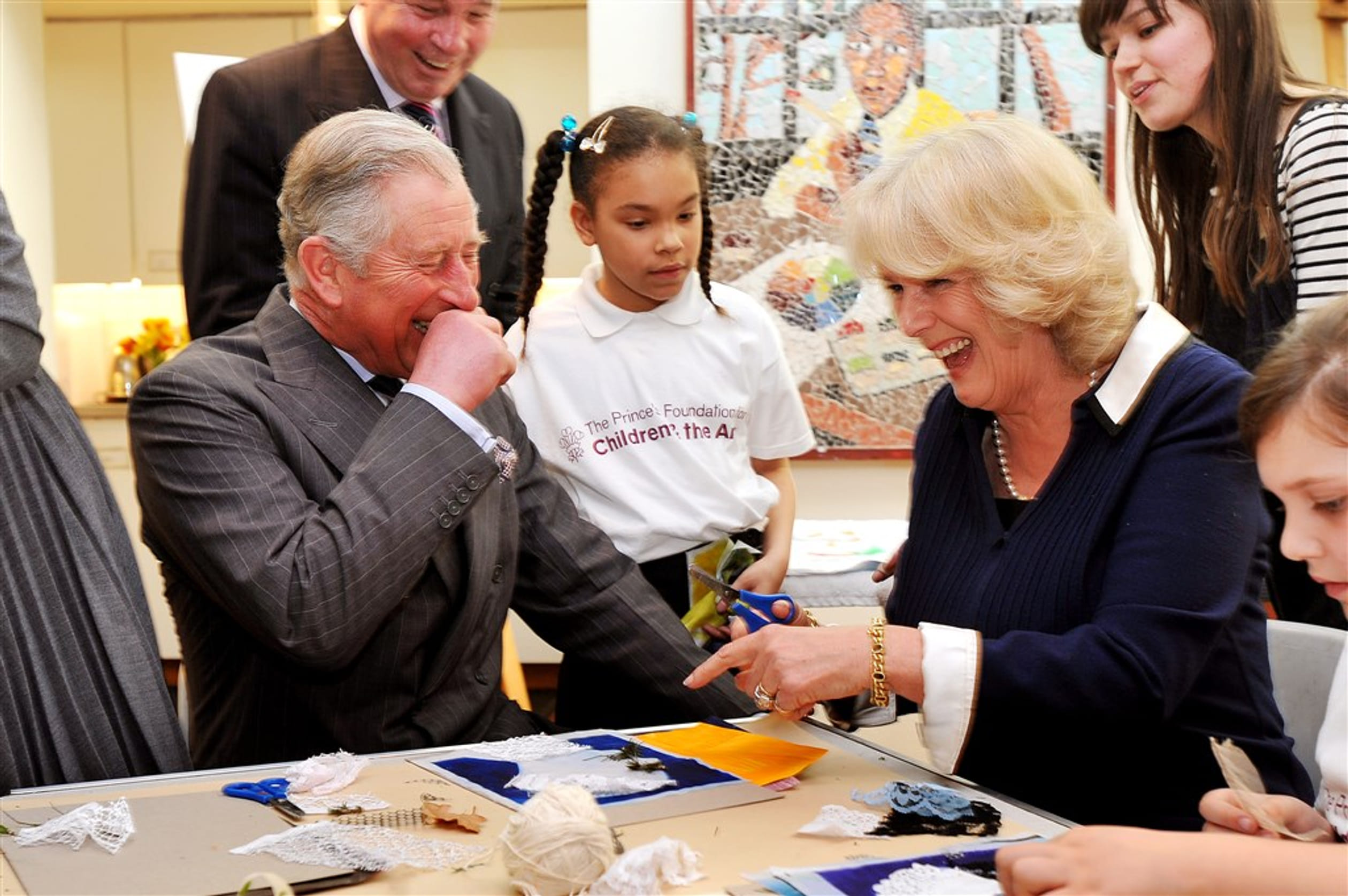 Een aantal jaren later, in maart 2012, werd deze foto van Charles en Camilla gemaakt. De twee