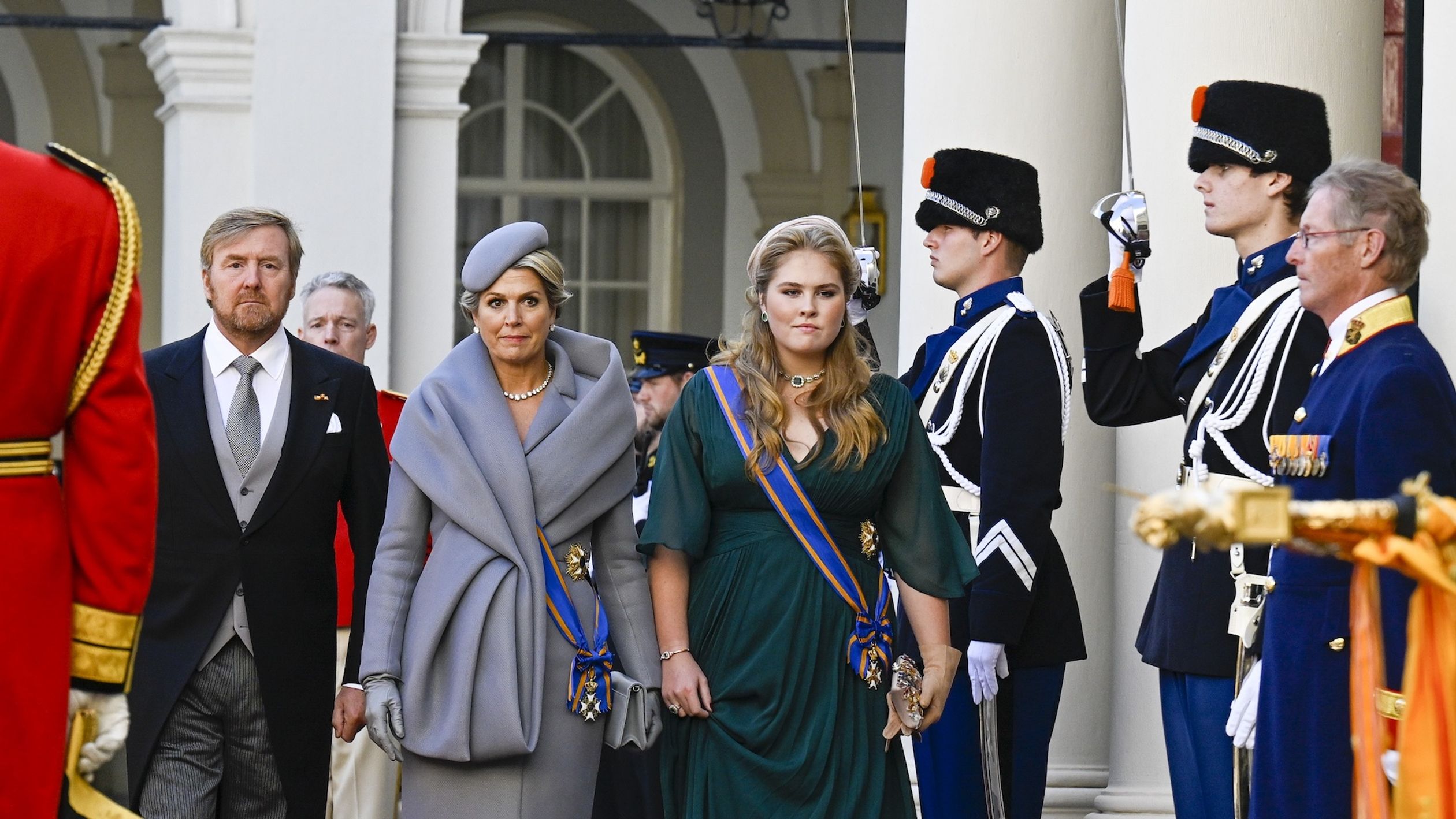 rib R Sui Wat dragen koningin Máxima en prinses Amalia op Prinsjesdag? - Blauw Bloed