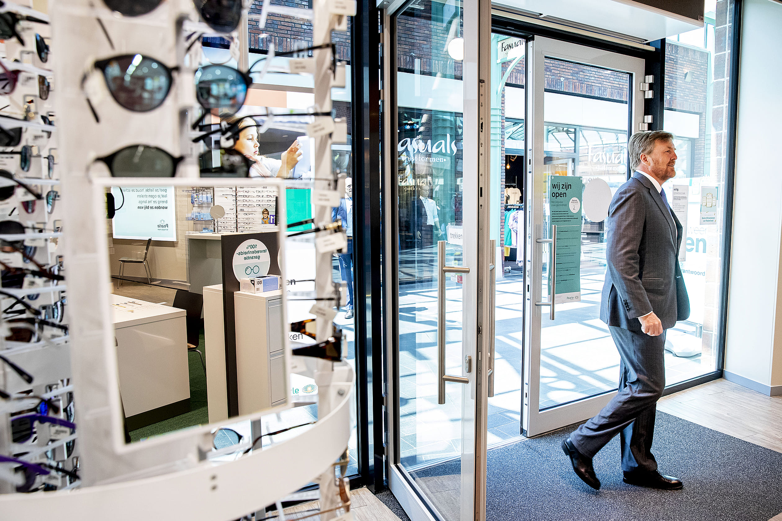 Koning_bezoekt_opticien_in_Stein.jpg