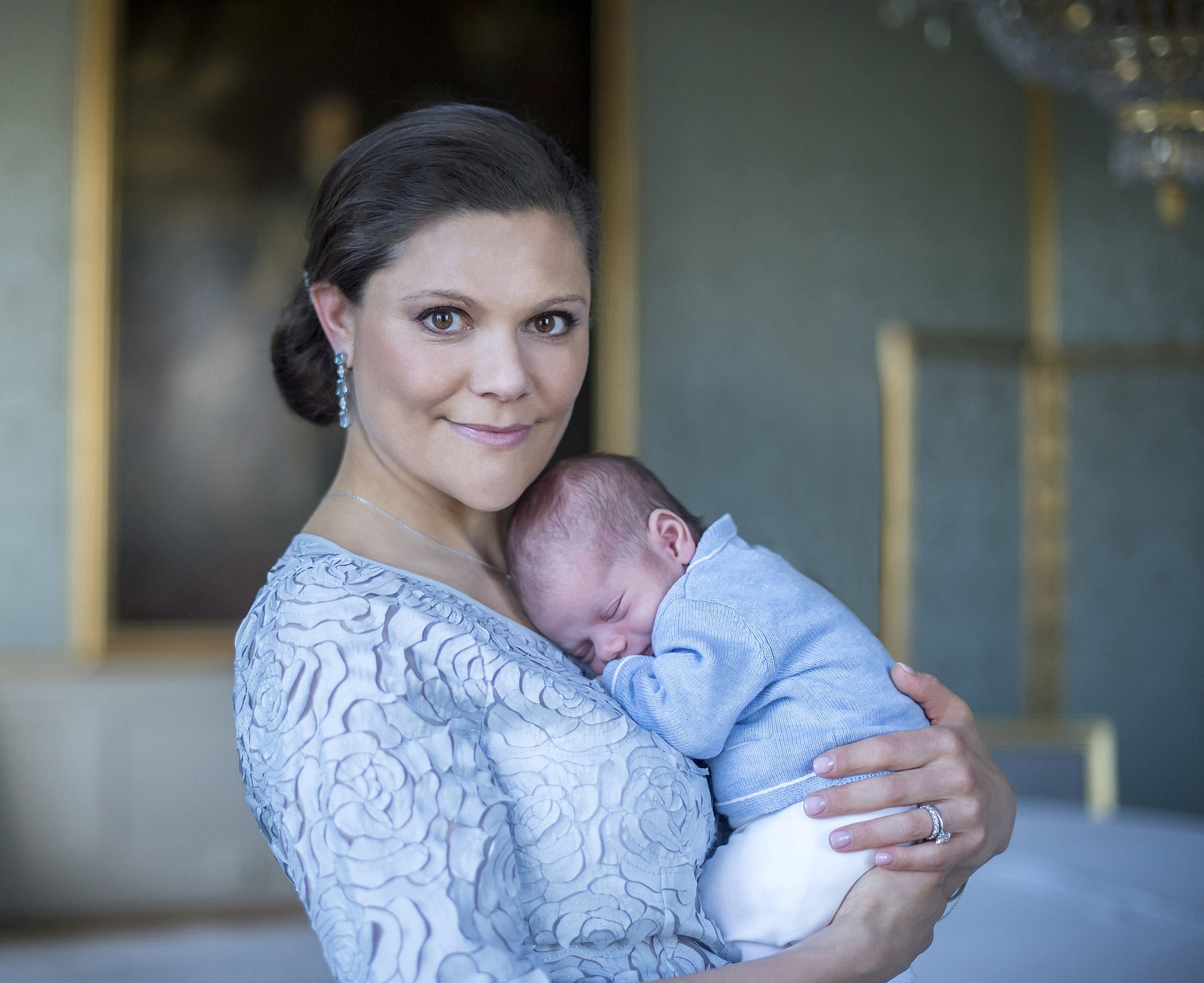 Prins Oscar met zijn moeder prinses Victoria.
