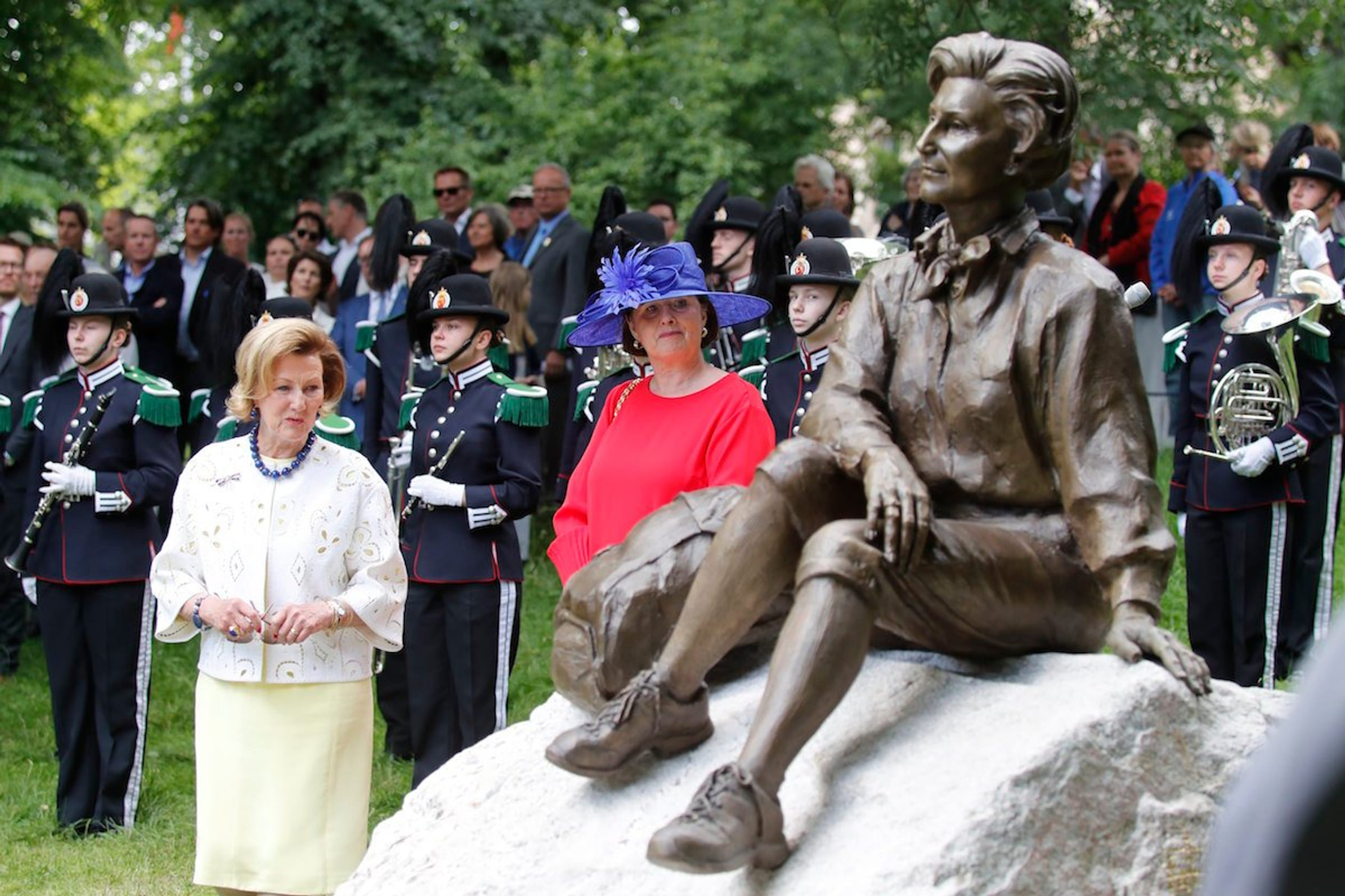 standbeeld_koningin_Sonja_Oslo.jpg