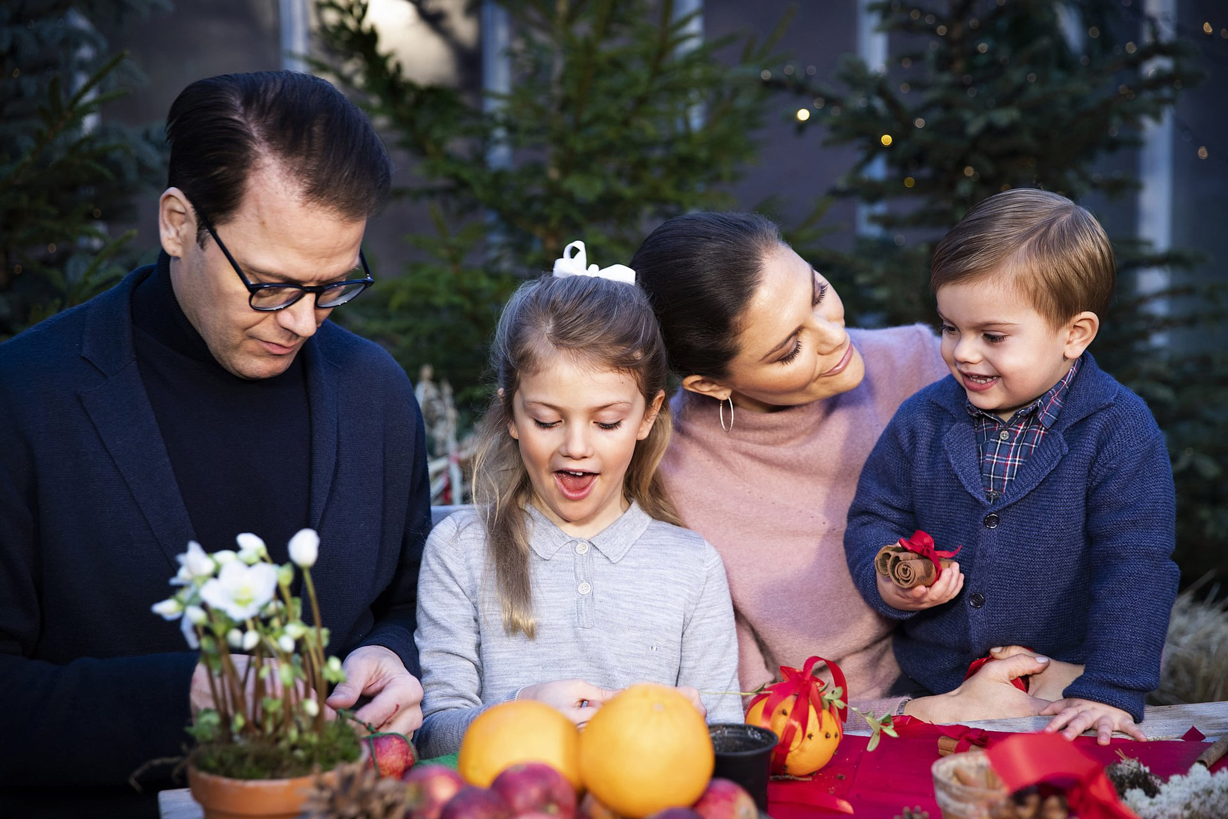 2018_Kronprinsessfam_Jul1_foto_T_Bjo__rkbackaKungl.Hovstaterna.jpg