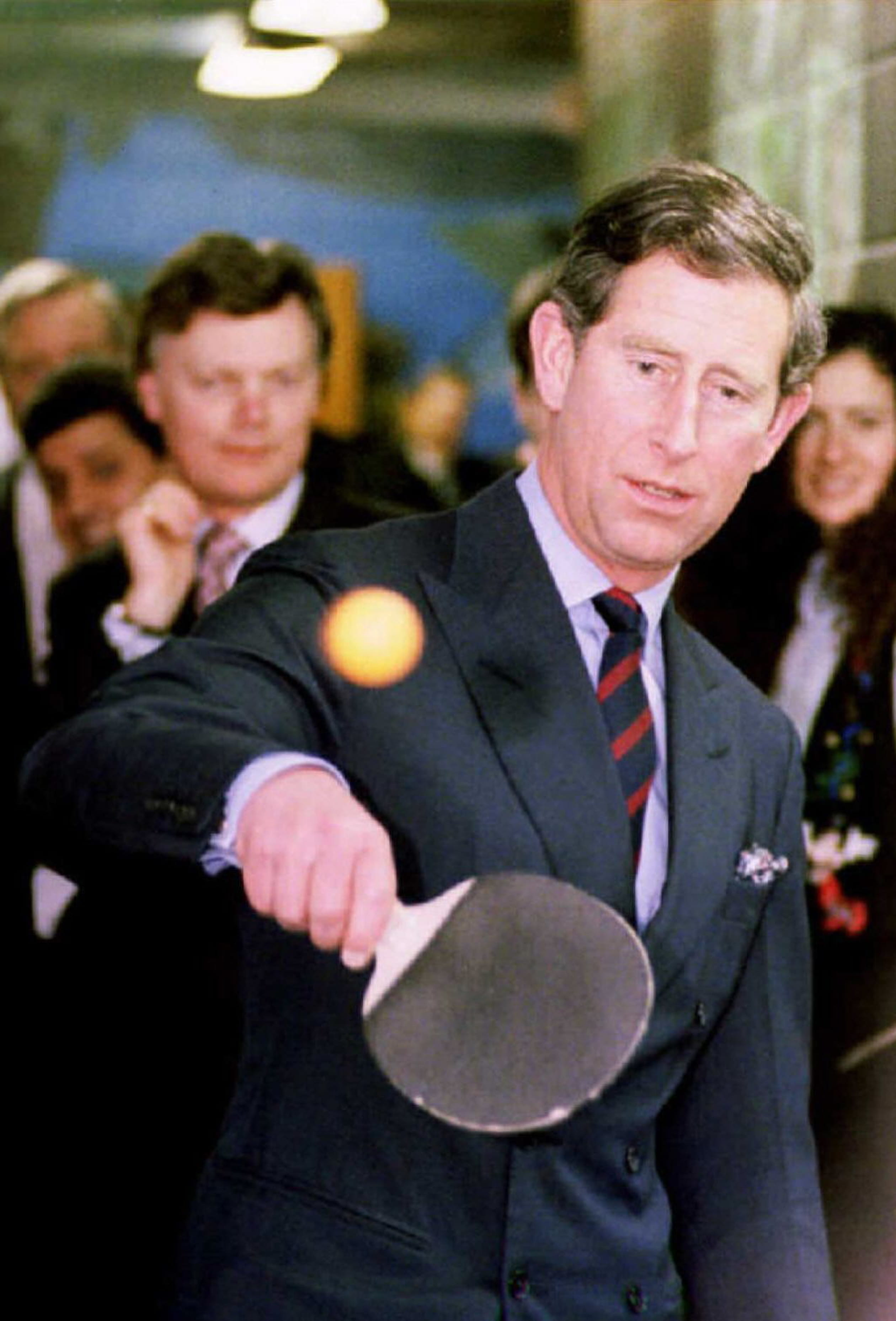 1996: Charles brengt een bezoek aan de Dovercourt Boys and Girls Club.