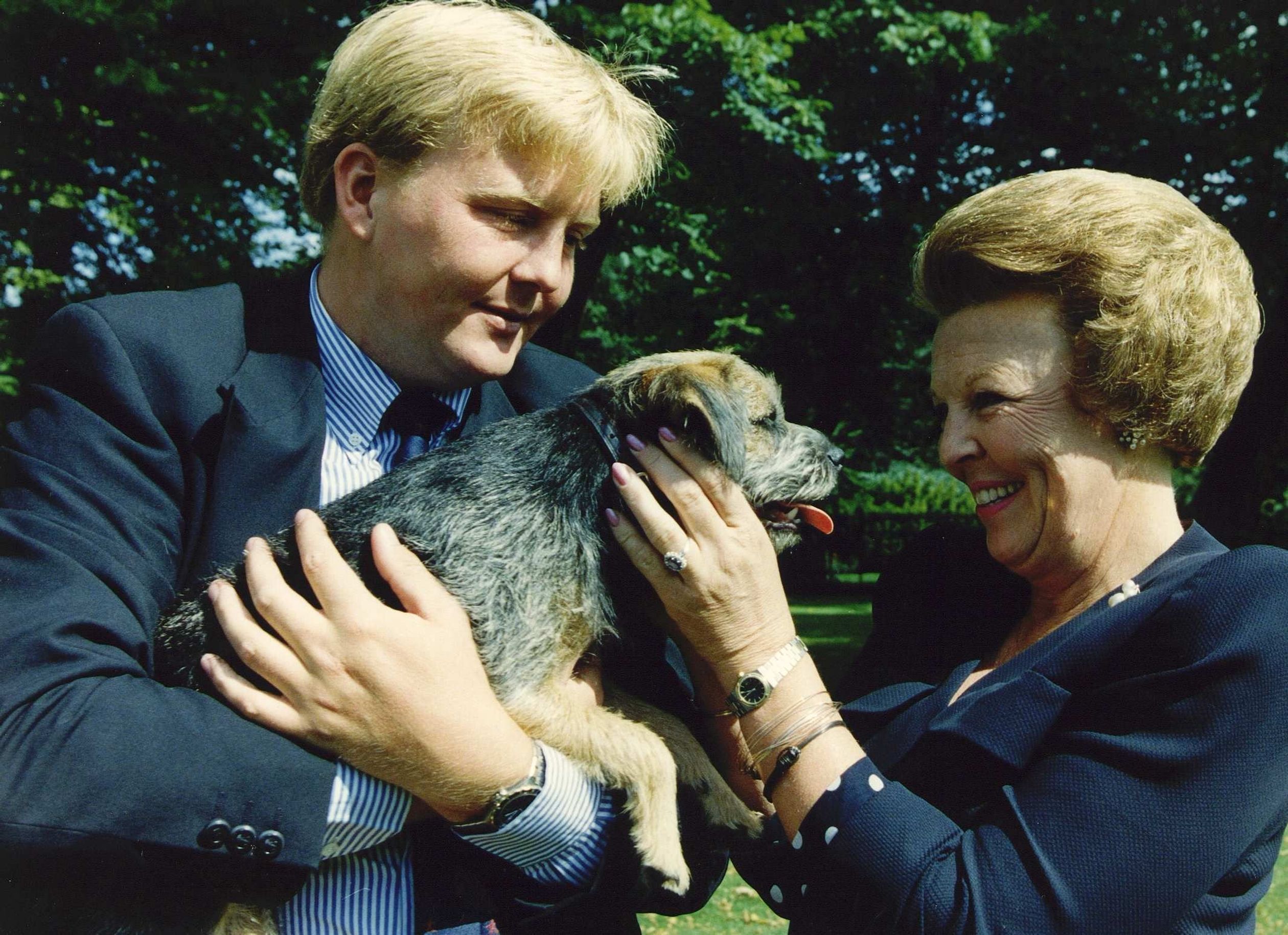 Willem_Alexander_hondje_Beatrix.jpg