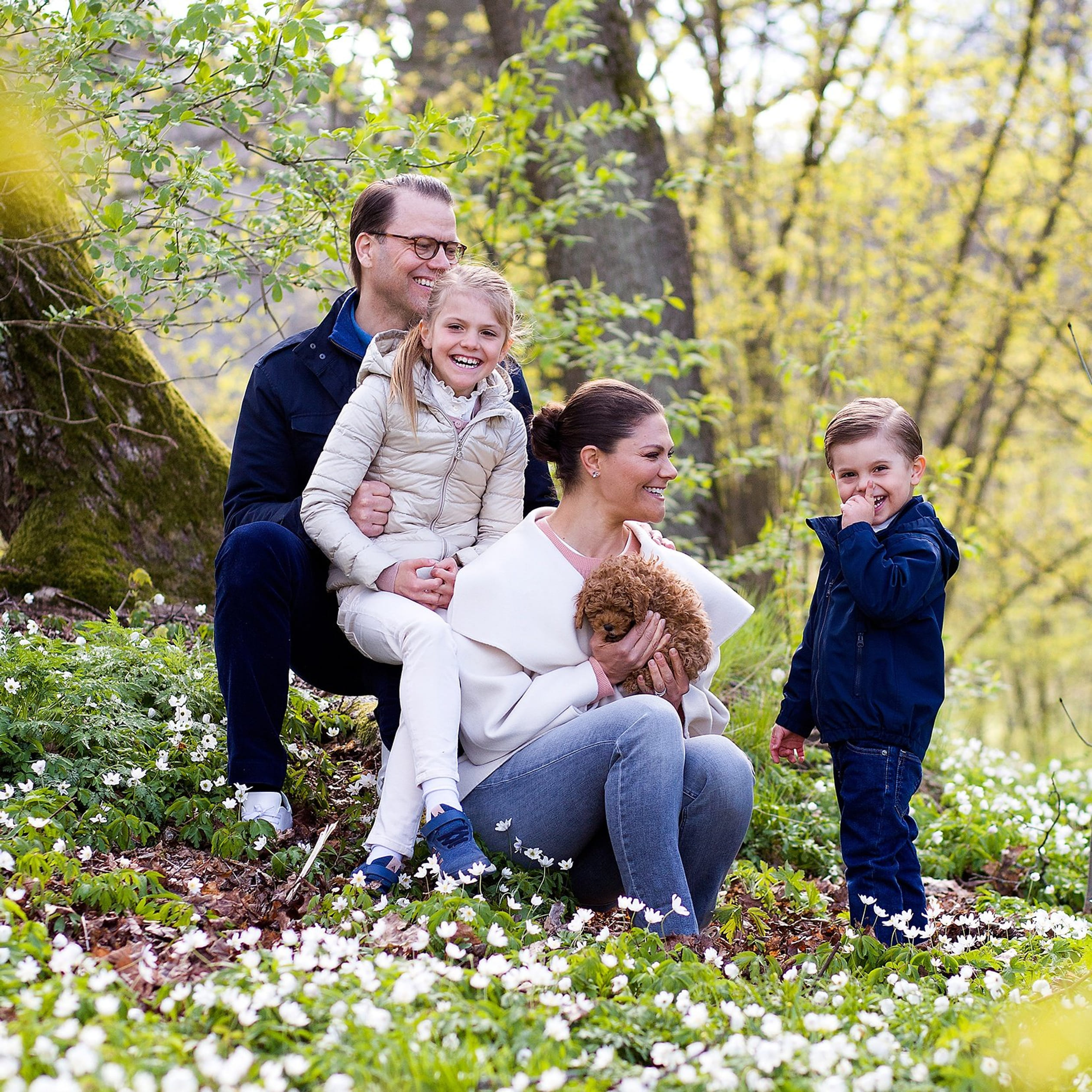 Gezinsfoto_prinses_Estelle_met_hondje.jpg