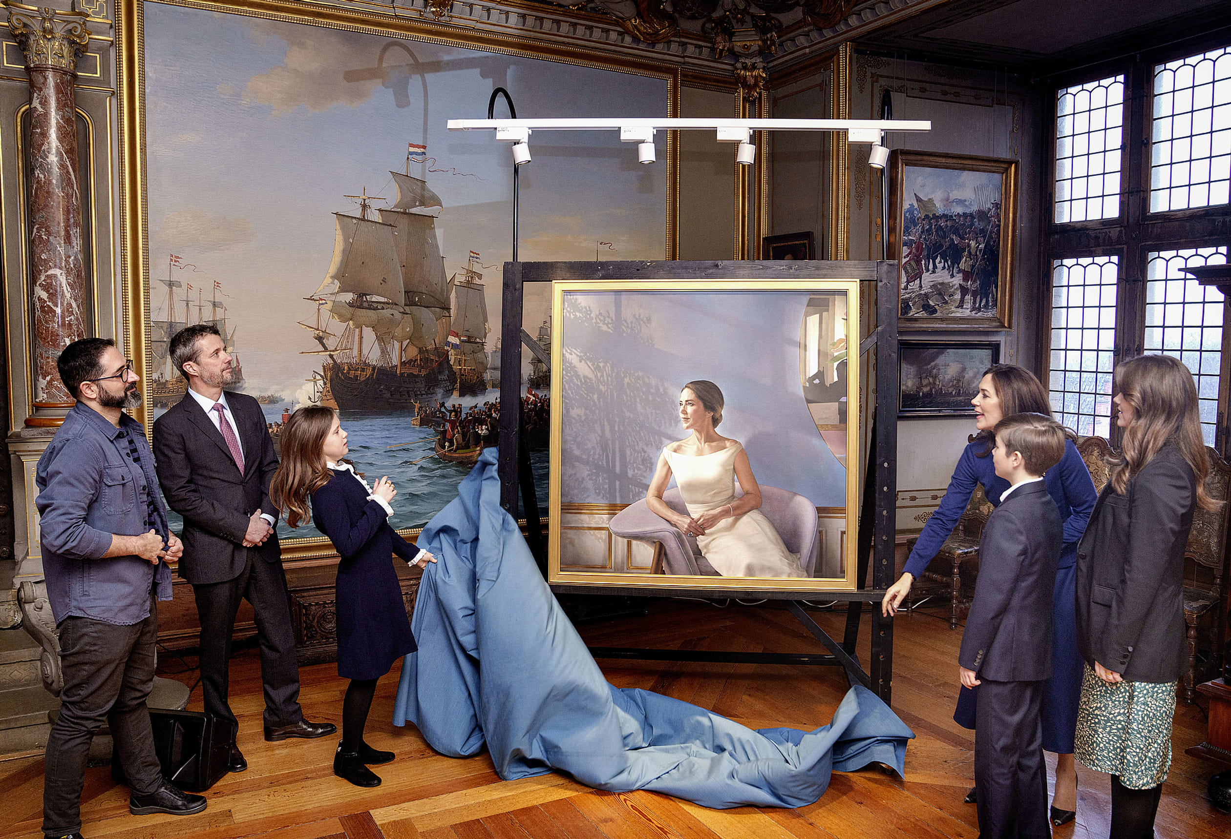 Kroonprinses_Mary_onthult_portret_met_gezin.jpg