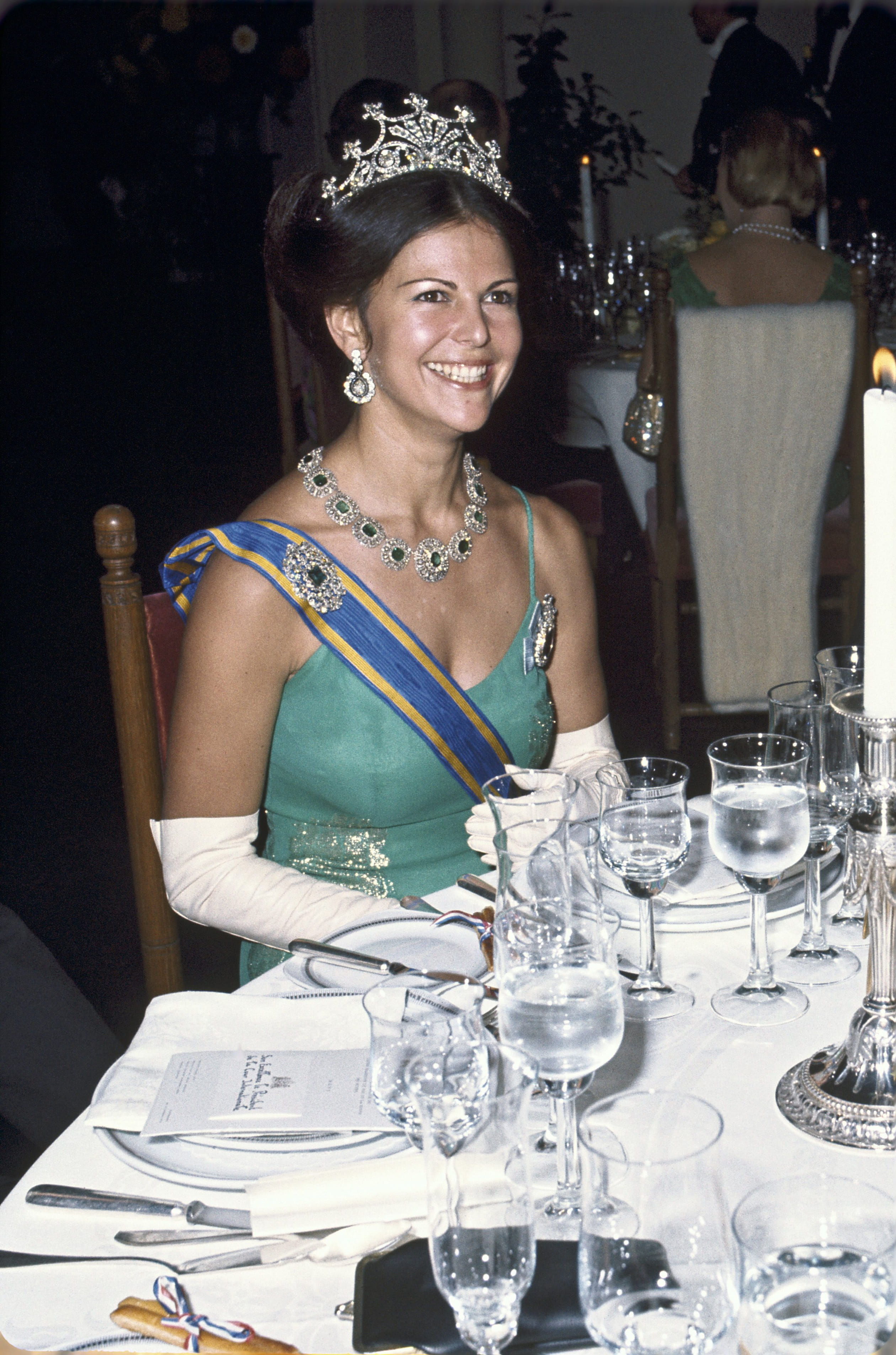 Een stralende Silvia bij een diner tijdens het staatsbezoek aan Nederland, 1976.